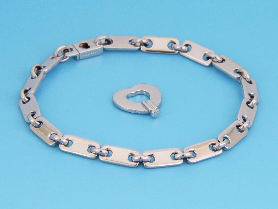 Fidelity Heart 18k White Gold Bracelet and Key with Cartier Papers: Fidelity Heart 18k White Gold Bracelet and Key with Cartier Papers This Cartier Fidelity Heart bracelet is crafted in solid 18k white gold with a high-polished finish. It features 15 flat bar links co