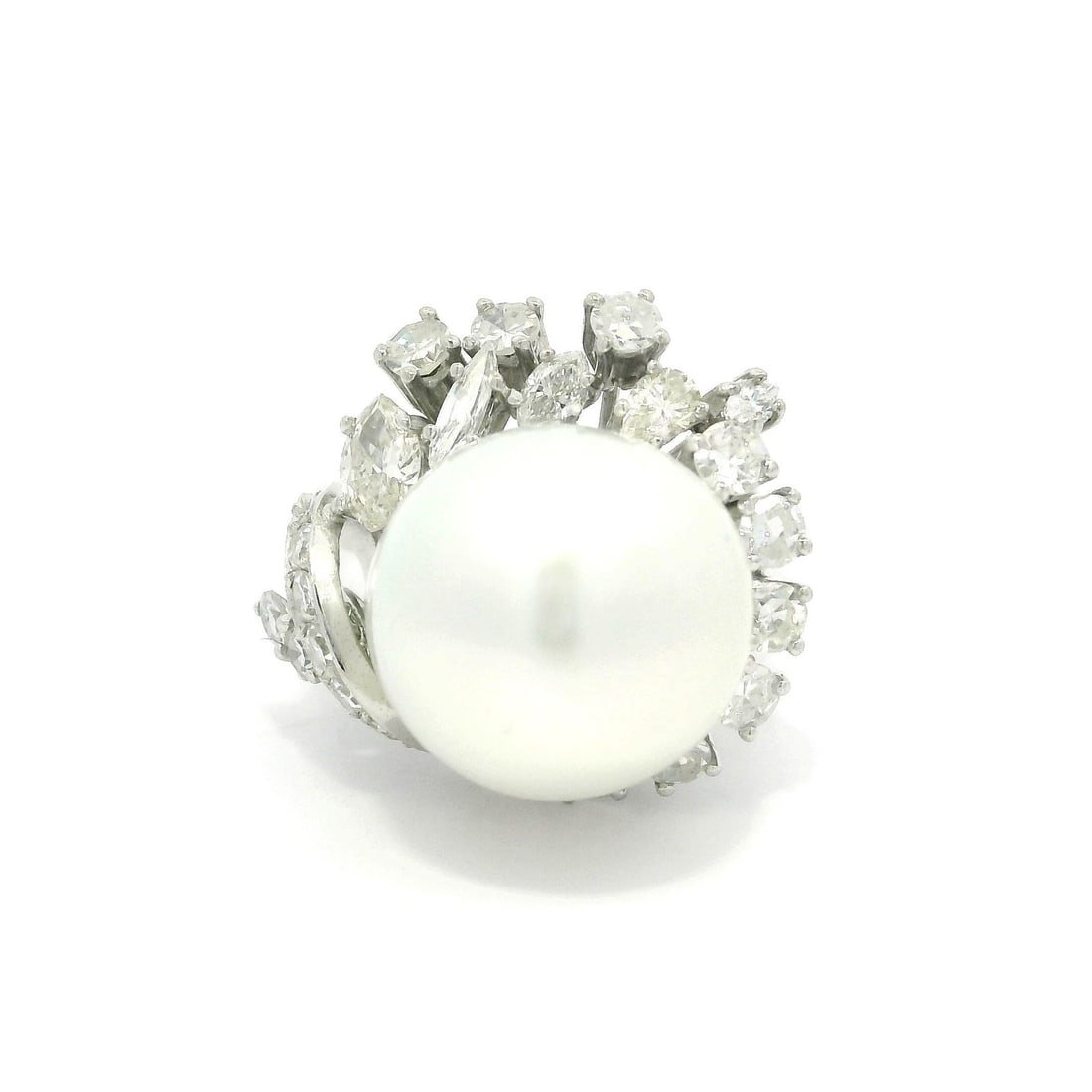Vintage 10k White Gold Baroque Pearl Diamond Cluster Cocktail Ring: Vintage 10k White Gold Baroque Pearl Diamond Cluster Cocktail Ring This exquisite vintage cocktail ring showcases a stunning baroque pearl at its center, measuring approximately 12.9x12.3mm, featuring