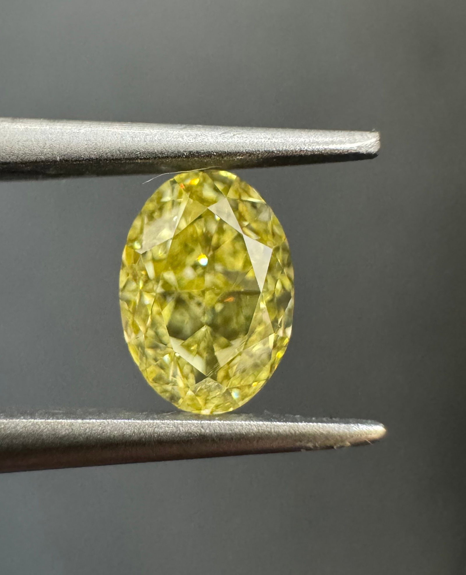 Loose Diamond - OVAL 0.7ct Fancy Intense Yellow VS2: Loose Diamond - OVAL 0.7ct Fancy Intense Yellow VS2 Source: Natural Shape: OVAL Carats: 0.7 Color: Fancy Intense Yellow Certification: GIA Video: