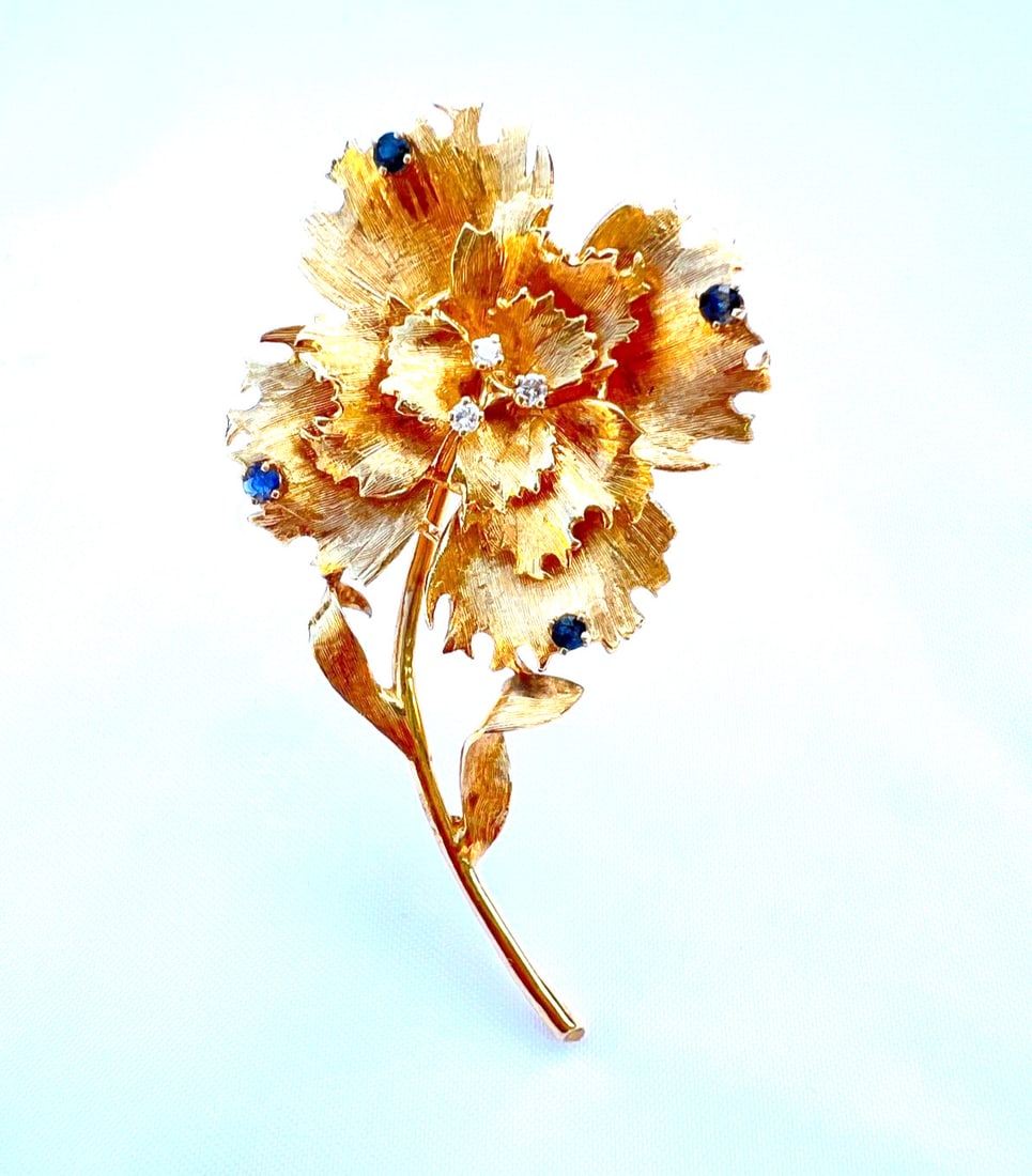 14K Yellow Gold Flower Brooch with Diamonds and Sapphires: 14K Yellow Gold Flower Brooch with Diamonds and Sapphires This stunning 14K yellow gold brooch features a beautiful flower design adorned with three small GVS diamonds and four small blue sapphires, s