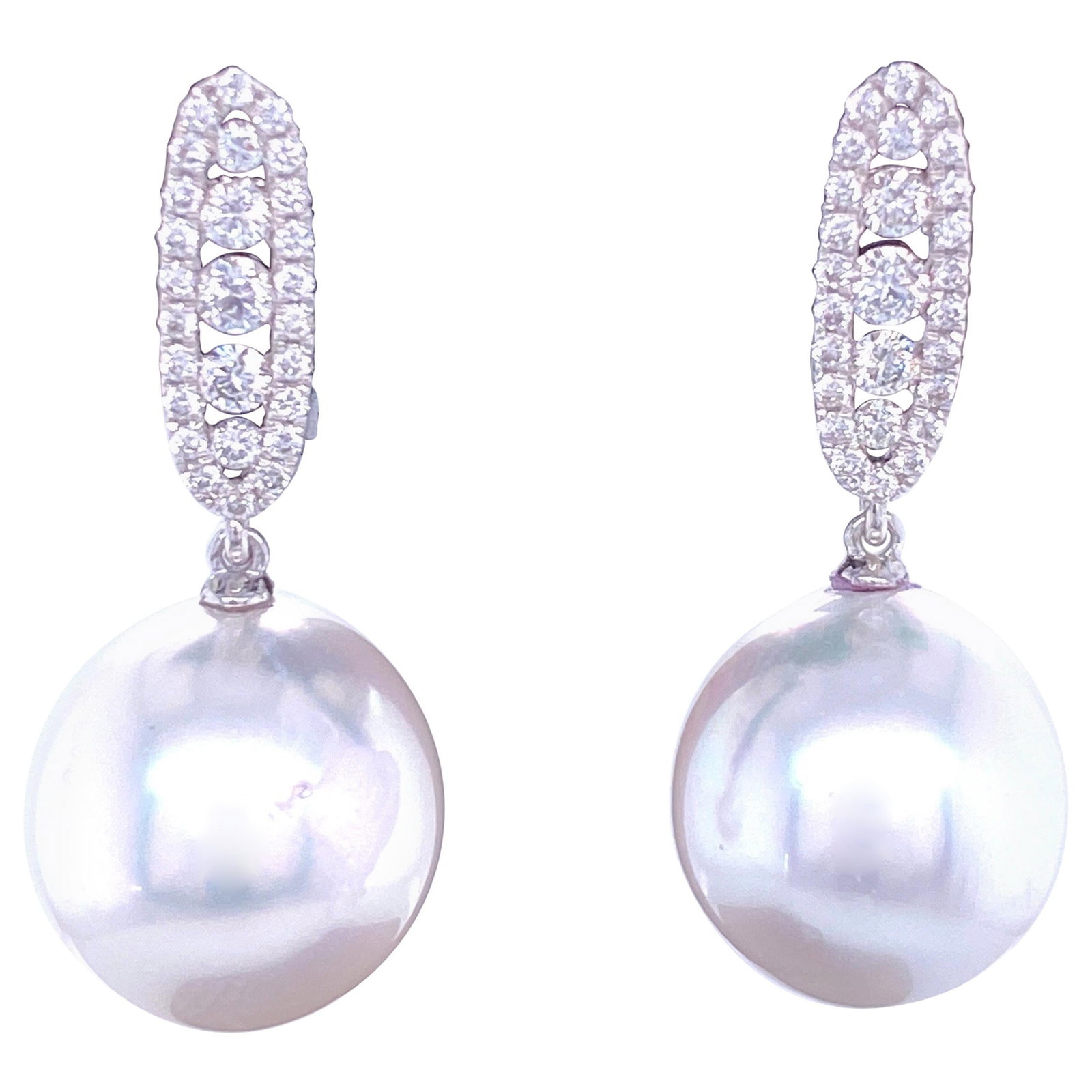 Harbor Diamonds 18K White Gold South Sea Pearl Diamond Drop Earrings: Harbor Diamonds 18K White Gold South Sea Pearl Diamond Drop Earrings Elevate your style with these exquisite 18K white gold drop earrings, featuring stunning South Sea pearls and sparkling diamonds. E