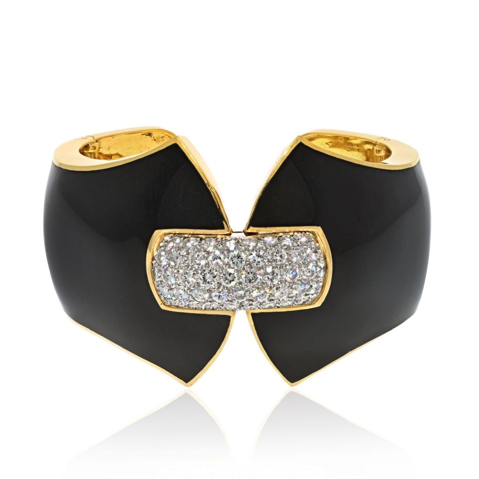 David Webb Platinum 18K Yellow Gold Diamond Cuff Bracelet Black Enamel: David Webb Platinum 18K Yellow Gold Diamond Cuff Bracelet Black Enamel Elevate your accessory collection with this stunning David Webb cuff bracelet from the iconic Manhattan Minimalism collection. Cr