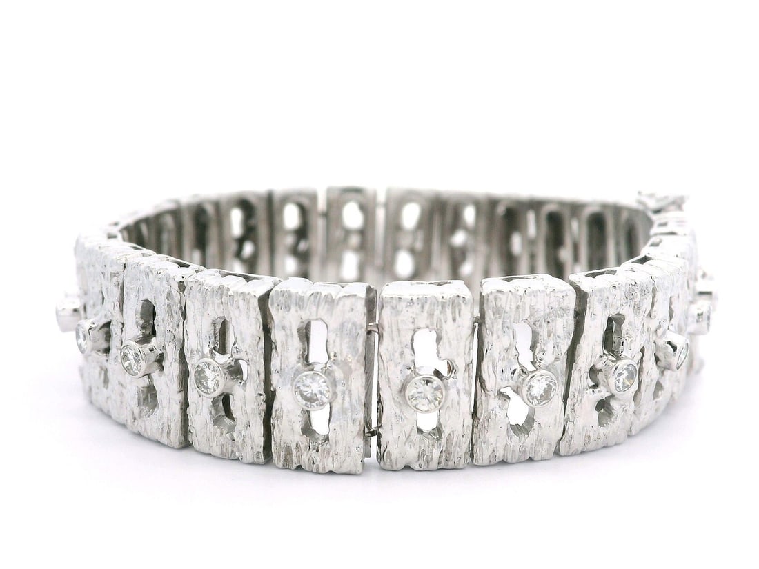 Vintage 13k White Gold 1.50ct Bezel Set Diamond Bracelet: Vintage 13k White Gold 1.50ct Bezel Set Diamond Bracelet This vintage bracelet showcases a stunning design crafted from solid 13-14k white gold. It features natural genuine diamonds with a total carat