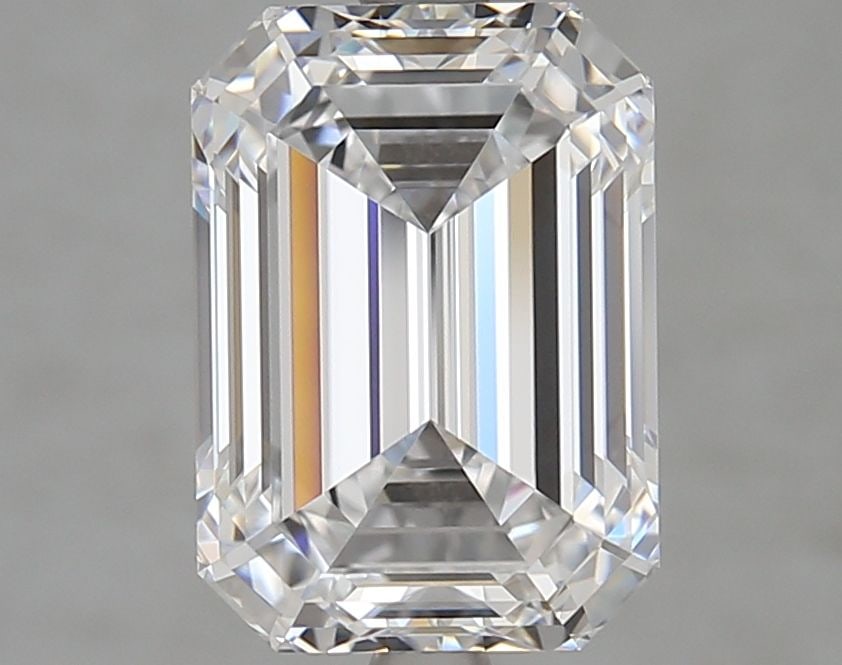 Loose Diamond - EMERALD 4.06ct D VVS1: Loose Diamond - EMERALD 4.06ct D VVS1 Source: This is a real non-mined Diamond that has been grown in a lab Shape: EMERALD Carats: 4.06 Color: D Clarity: VVS1 Certification: GIA Video: