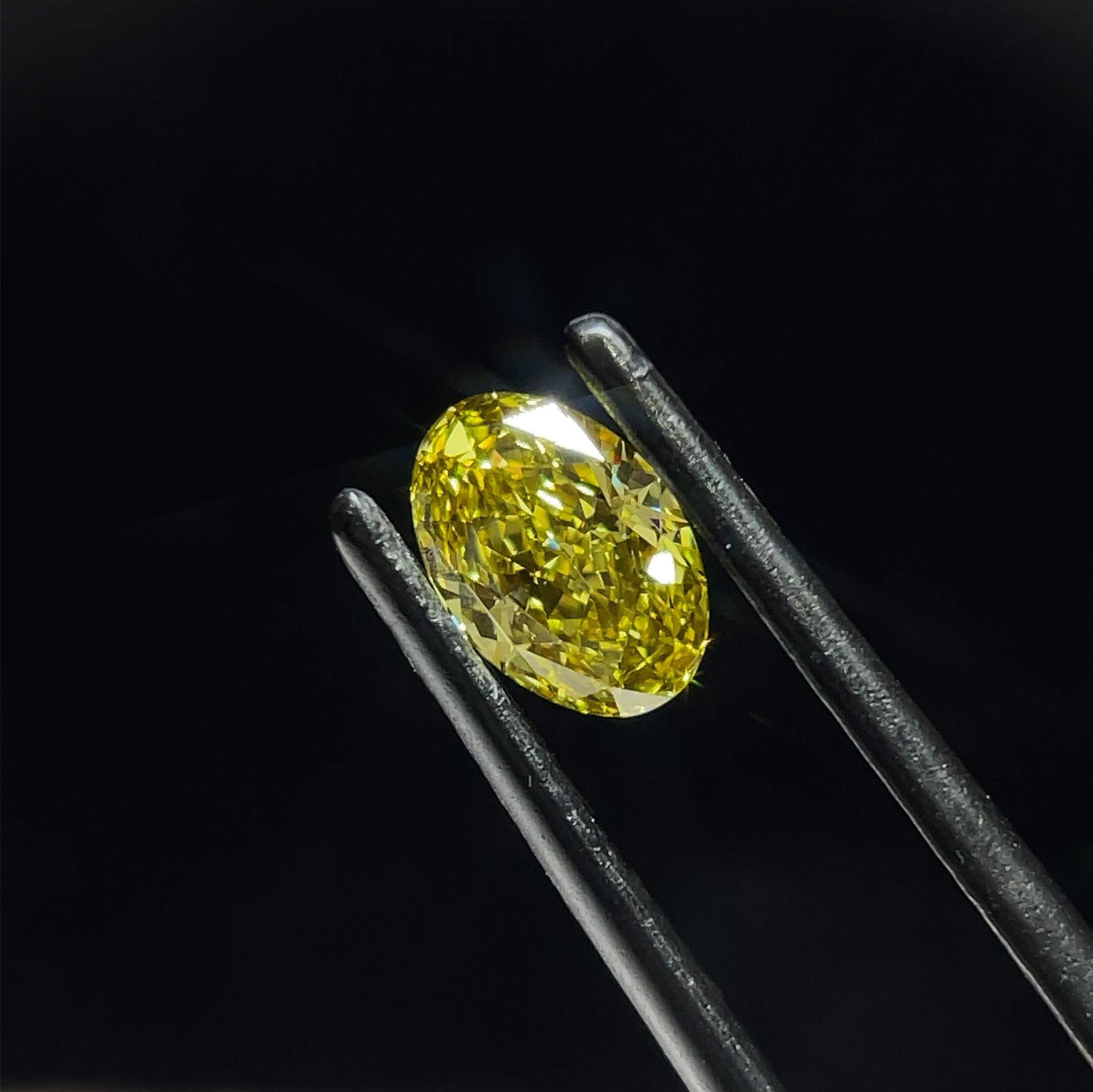 Loose Diamond - OVAL 0.69ct Fancy Intense Yellow VS1: Loose Diamond - OVAL 0.69ct Fancy Intense Yellow VS1 Source: This is a real non-mined Diamond that has been grown in a lab Shape: OVAL Carats: 0.69 Color: Fancy Intense Yellow Certification: IGI Video