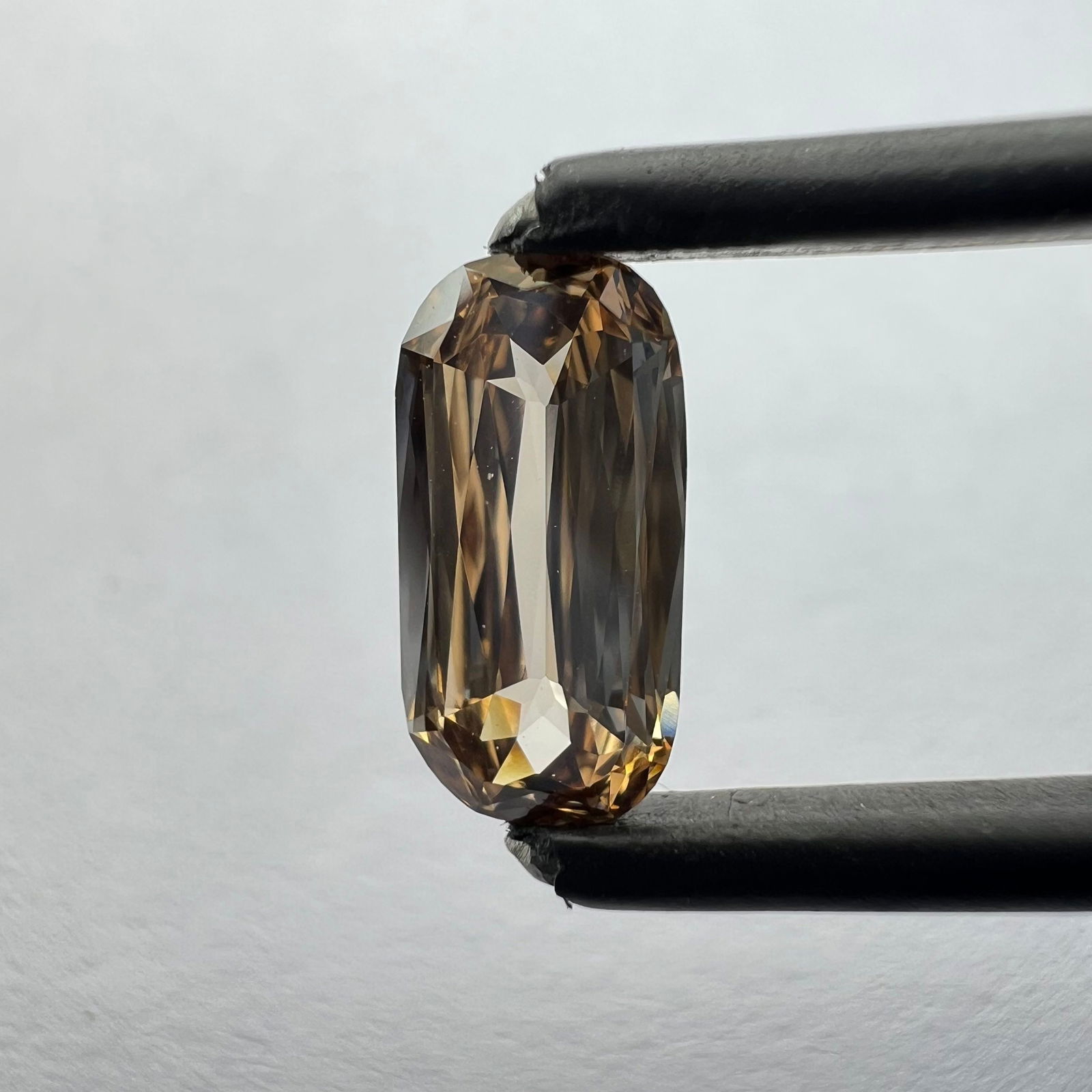 Loose Diamond - CUSHION BRILLIANT 1.06ct Orange VVS2: Loose Diamond - CUSHION BRILLIANT 1.06ct Orange VVS2 Source: This is a real non-mined Diamond that has been grown in a lab Shape: CUSHION BRILLIANT Carats: 1.06 Color: Orange Certification: NONE The D