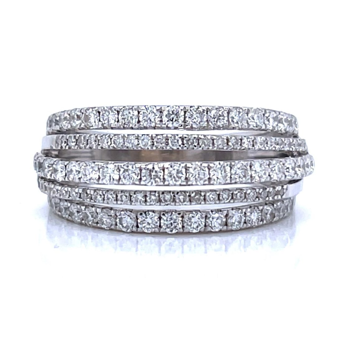 Diamond Ring in 18K White Gold with 2.40 Carats Total Weight: Diamond Ring in 18K White Gold with 2.40 Carats Total Weight This elegant ring is crafted from 18K white gold and features a total diamond weight of approximately 2.40 carats. It is set with 55 diamon