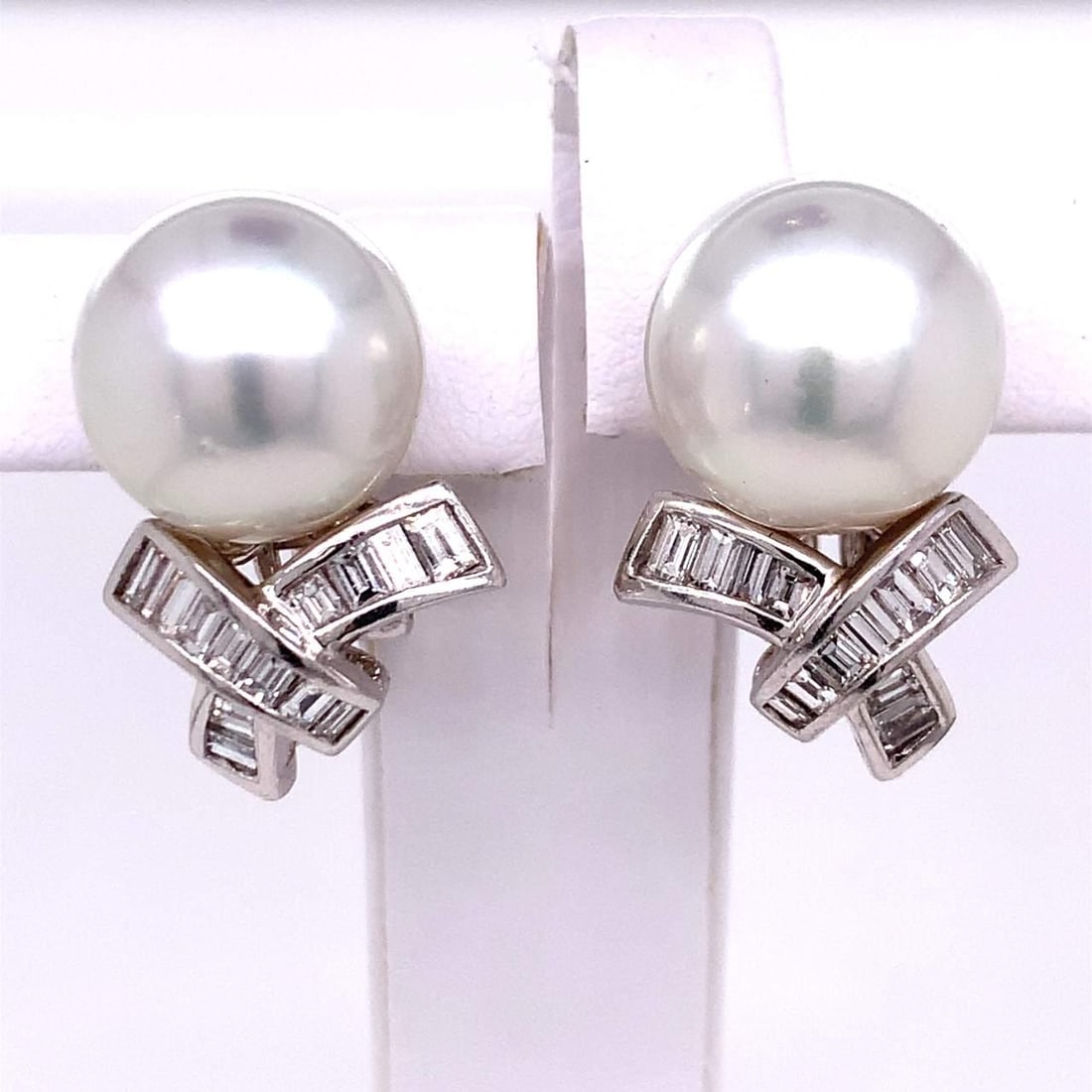 Elegant Platinum 18K South Sea Pearl Diamond Earrings 1 Inch: Elegant Platinum 18K South Sea Pearl Diamond Earrings 1 Inch These exquisite Platinum and 18K South Sea Pearl and Diamond Earrings feature two stunning South Sea Pearls, measuring approximately 13.47m