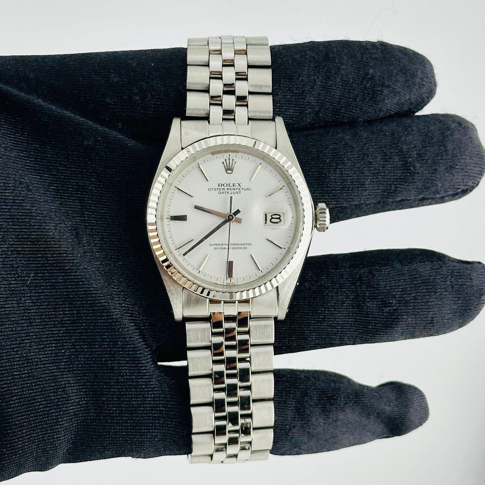 Rolex Datejust 1601 Mens Watch White Stick Dial Folded Jubilee: Rolex Datejust 1601 Mens Watch White Stick Dial Folded Jubilee This Rolex Datejust features a white stick dial, fluted bezel, and a folded Jubilee bracelet. It is a men's watch with reference number 1