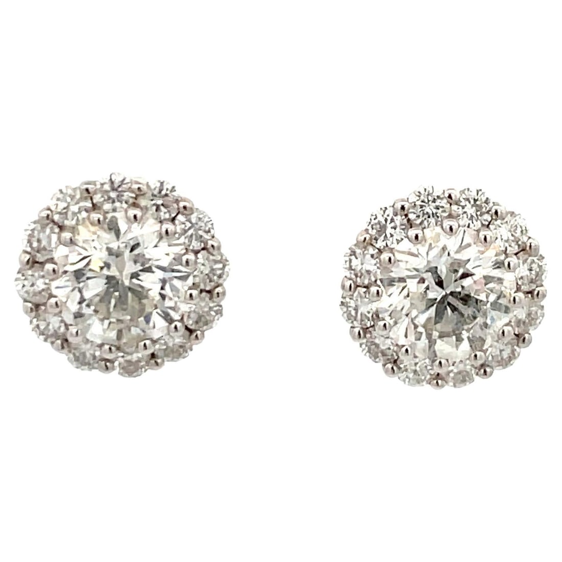 Harbor Diamonds 3.07ct Diamond Halo Stud Earrings 18K White Gold: Harbor Diamonds 3.07ct Diamond Halo Stud Earrings 18K White Gold Elevate your elegance with these stunning Diamond Halo Stud Earrings, featuring a total diamond weight of 3.07 carats. Set in luxurious