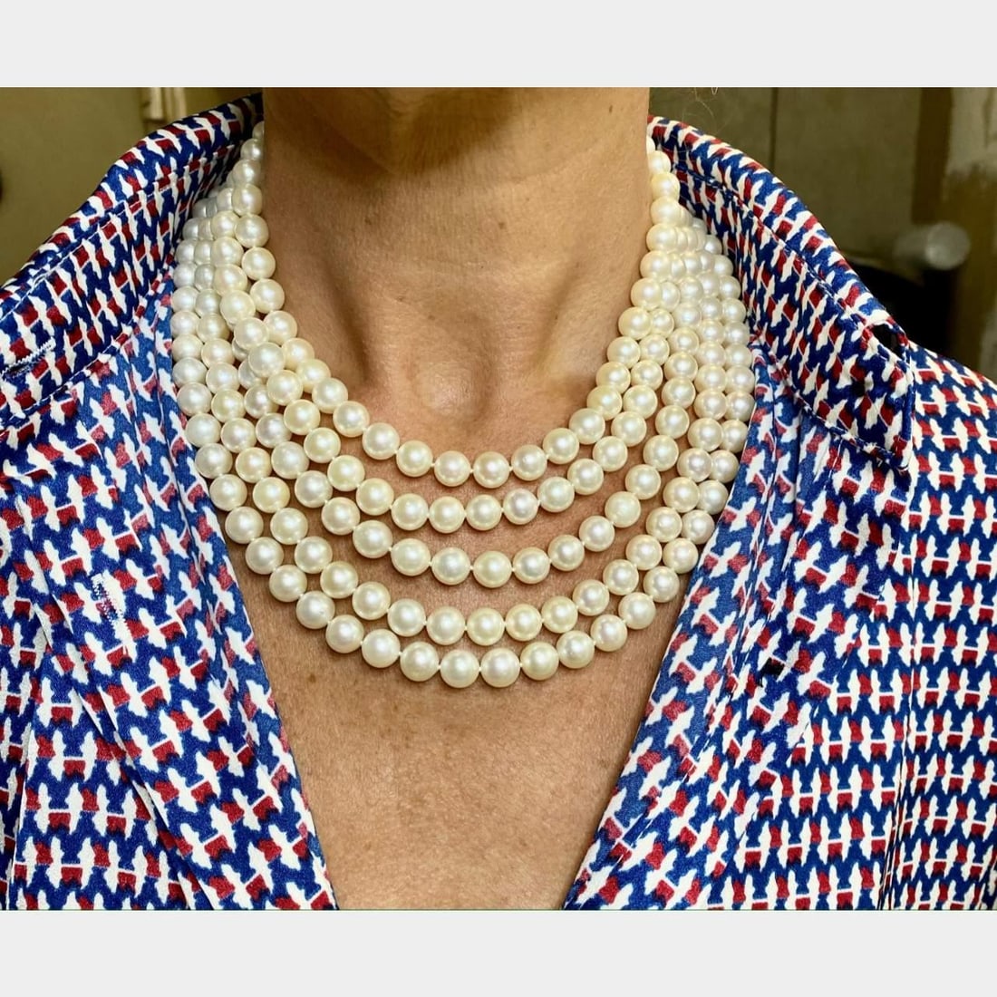 18K Yellow Gold Necklace with Cultured Pearls and Diamonds: 18K Yellow Gold Necklace with Cultured Pearls and Diamonds This exquisite necklace features four strands of cultured pearls, each ranging in size from 8.6 to 9.0mm, elegantly held together by a