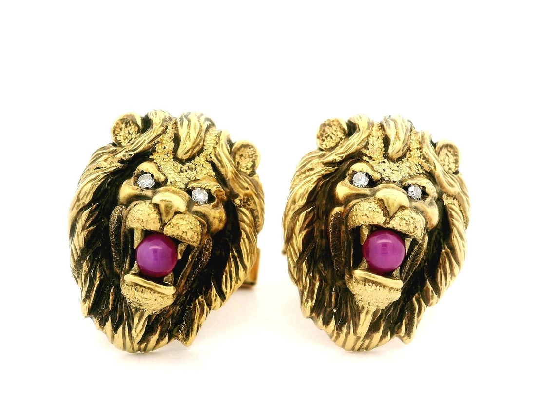 Vintage 18k Yellow Gold Lion's Head Cufflinks with Diamond Eyes: Vintage 18k Yellow Gold Lion's Head Cufflinks with Diamond Eyes Elevate your formal attire with these exquisite Vintage Solid Yellow Gold Detailed Lion's Head Cufflinks, showcasing a striking lion's h