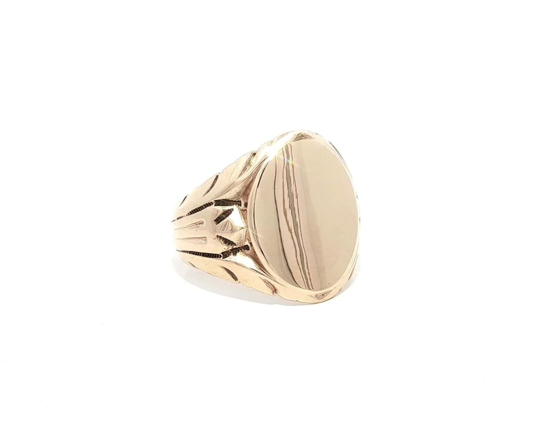 Ostby Barton Vintage 10k Yellow Gold Hand Etched Signet Ring Size 8: Ostby Barton Vintage 10k Yellow Gold Hand Etched Signet Ring Size 8 This vintage signet band ring is crafted from solid 10k yellow gold, showcasing exquisite hand-etched detailing. With a total weight