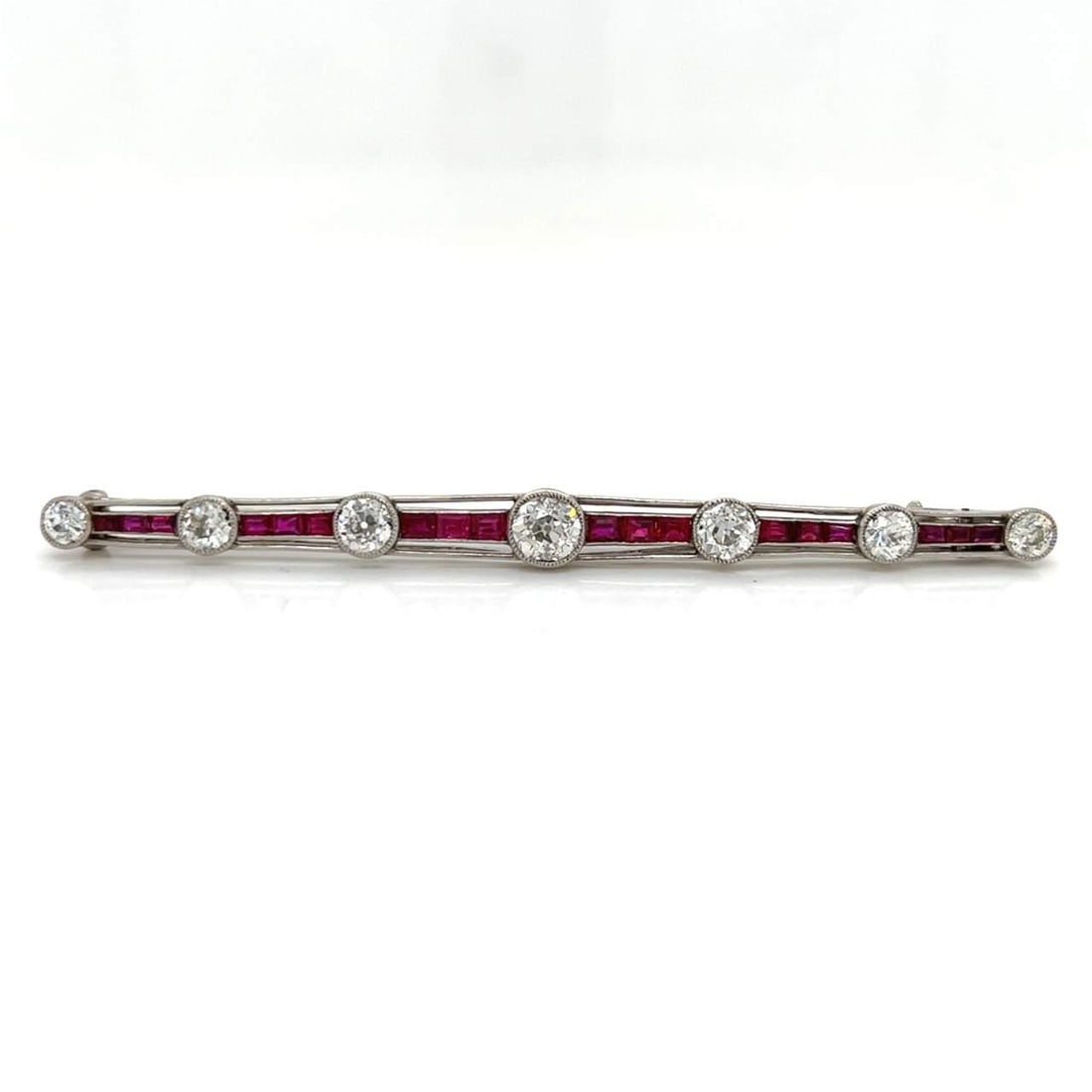 Art Deco Ruby Diamond Pin 10.3g 1.05 Ct Center European-cut: Art Deco Ruby Diamond Pin 10.3g 1.05 Ct Center European-cut This exquisite Art Deco Burna Ruby & Diamond Pin features a stunning design, expertly crafted with a total weight of 10.3 grams. At the cent