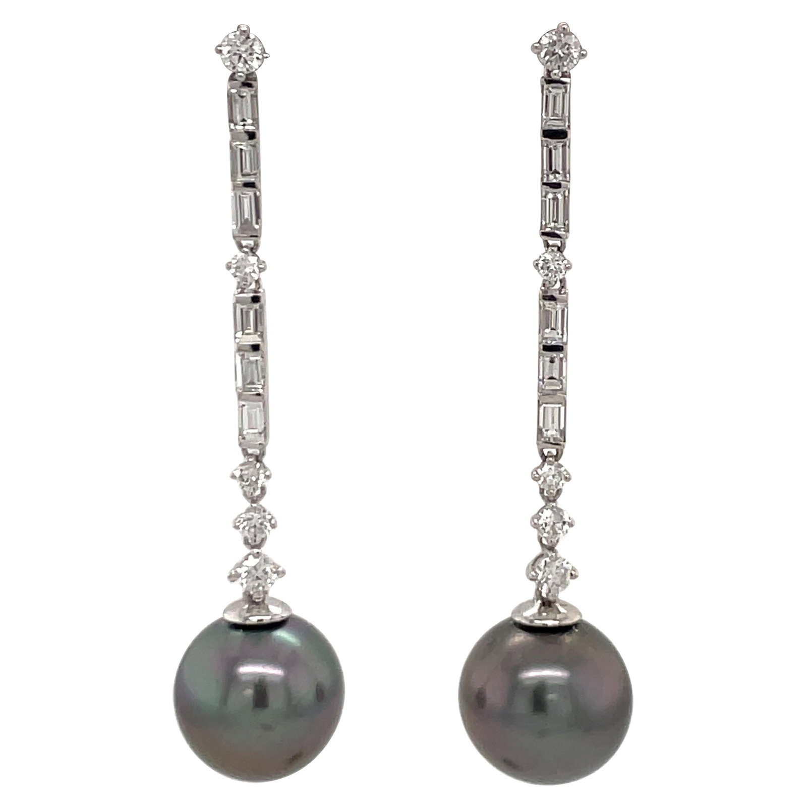 Harbor Diamonds Tahitian Pearl Diamond Drop Earrings 1.37 Carats 18K White Gold: Harbor Diamonds Tahitian Pearl Diamond Drop Earrings 1.37 Carats 18K White Gold These exquisite drop earrings are crafted in 18K white gold and showcase two stunning Tahitian pearls, each measuring be