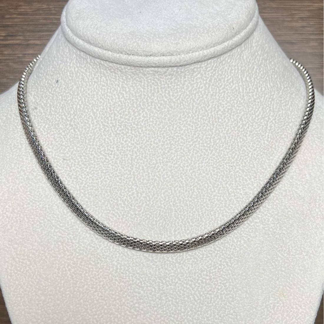18K White Gold 44.1 Gram Necklace Measuring 16.5 Inches: 18K White Gold 44.1 Gram Necklace Measuring 16.5 Inches This pre-owned necklace is crafted from platinum and weighs 44.1 grams. It measures 16.5 inches in length and offers a classic, elegant style. S