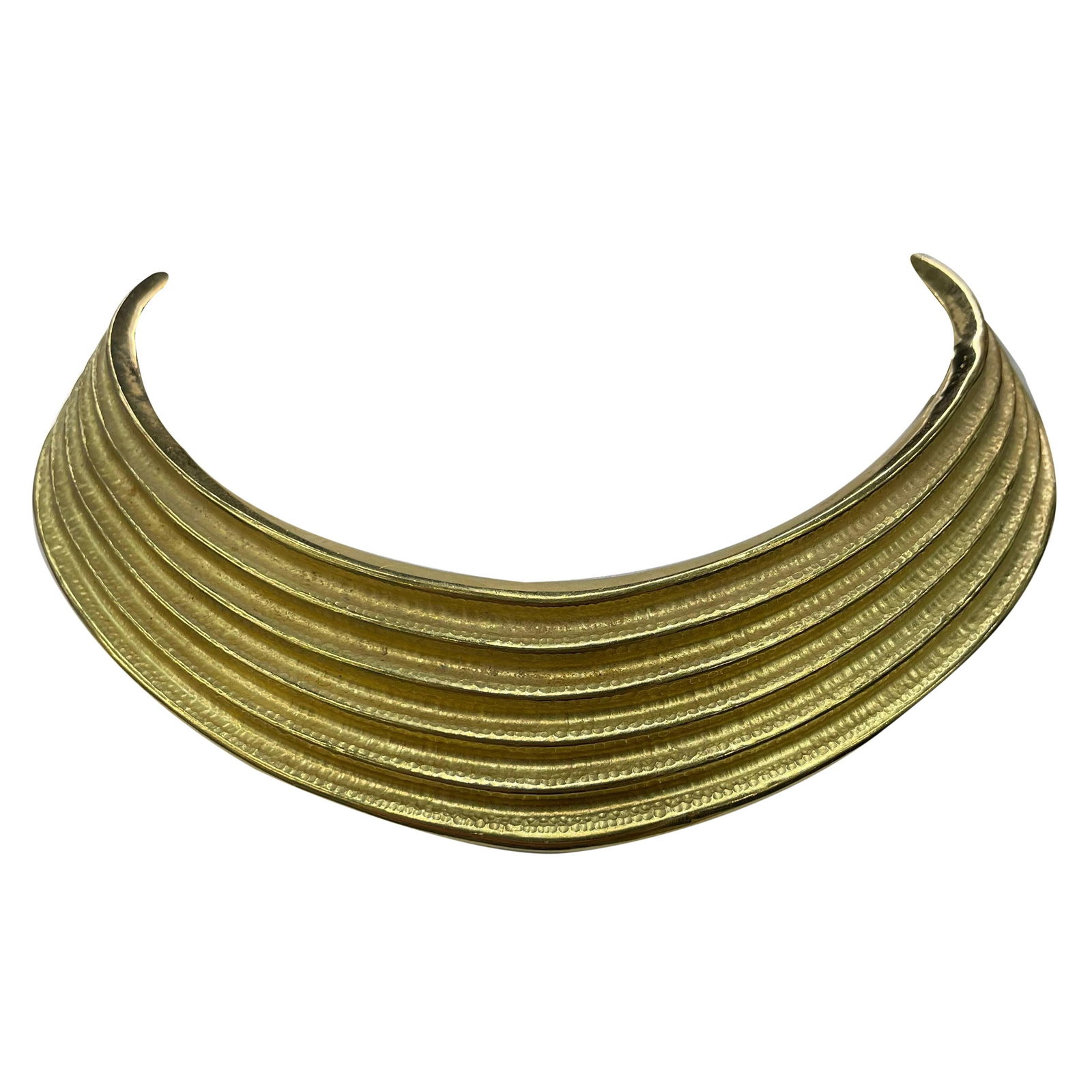 Italian 18k Yellow Gold Graduated Ribbed Collar Necklace 85.6g 1980s: Italian 18k Yellow Gold Graduated Ribbed Collar Necklace 85.6g 1980s This 18 karat yellow gold necklace features a graduated ribbed collar design, weighing 85.6 grams. Crafted in Italy during the 1980