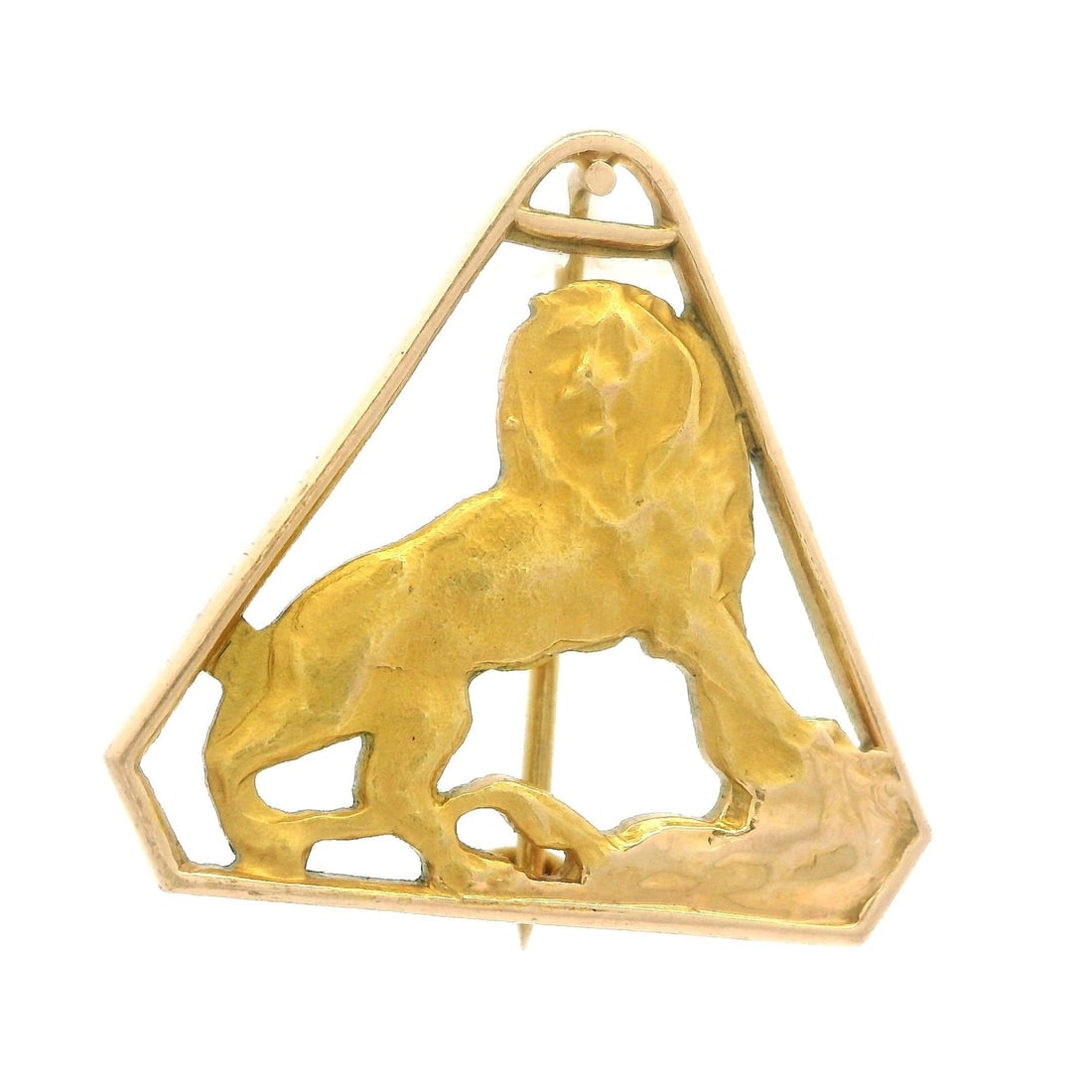 Vintage 18k Yellow Gold Triangle Lion Portrait Brooch: Vintage 18k Yellow Gold Triangle Lion Portrait Brooch This exquisite vintage brooch features a detailed triangle lion portrait crafted from solid 18k yellow gold. Weighing 2.75 grams, this piece exemp