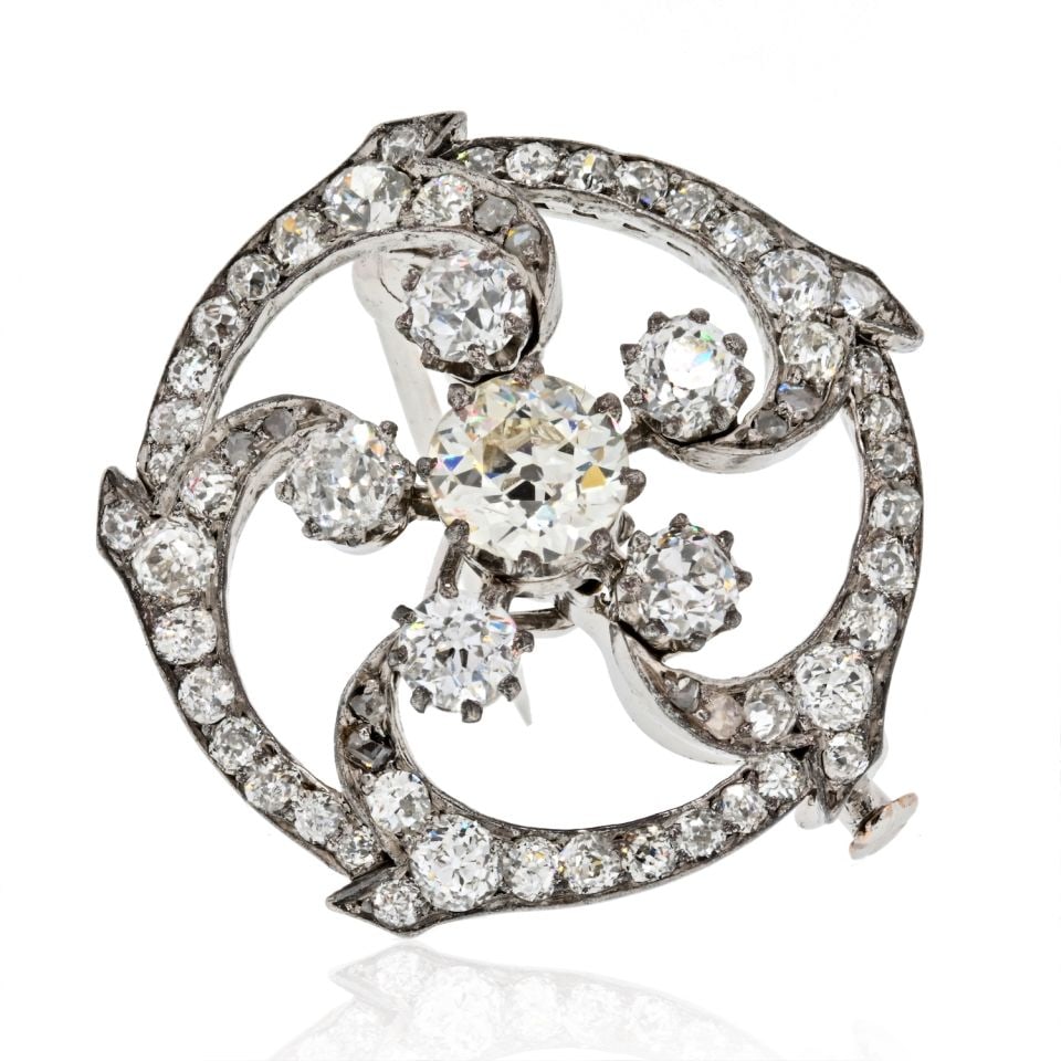 Victorian 14K White Gold Diamond Brooch 5.00cts Antique Floral Design: Victorian 14K White Gold Diamond Brooch 5.00cts Antique Floral Design Discover the charm of this exquisite Victorian brooch, crafted from 14K white gold and set with approximately 5.00 carats of spark