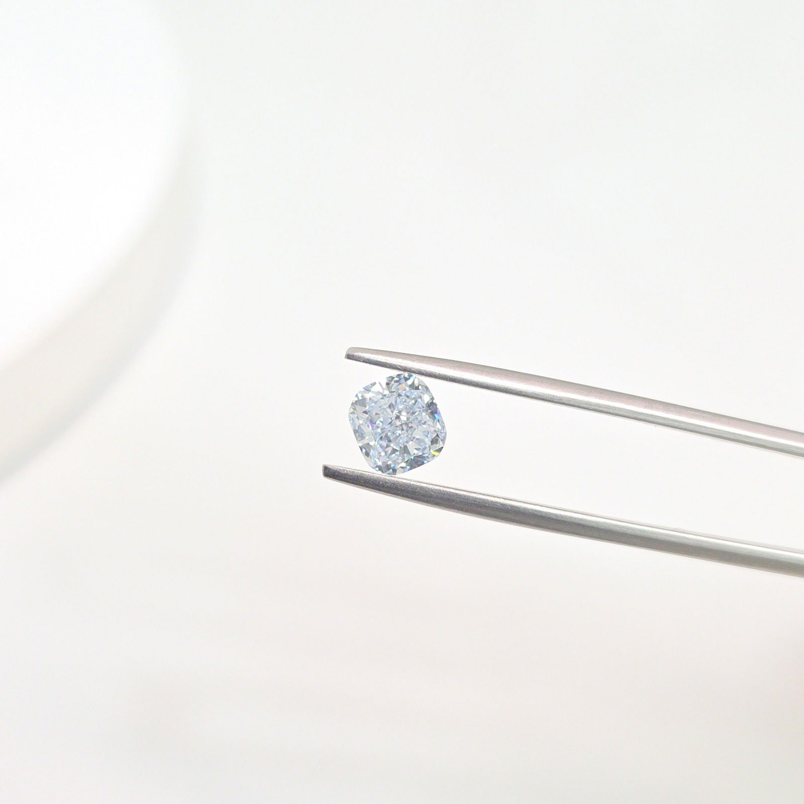 Loose Diamond - CUSHION MODIFIED 1.15ct Light Blue VS2: Loose Diamond - CUSHION MODIFIED 1.15ct Light Blue VS2 Source: This is a real non-mined Diamond that has been grown in a lab Shape: CUSHION MODIFIED Carats: 1.15 Color: Light Blue Certification: IGI V
