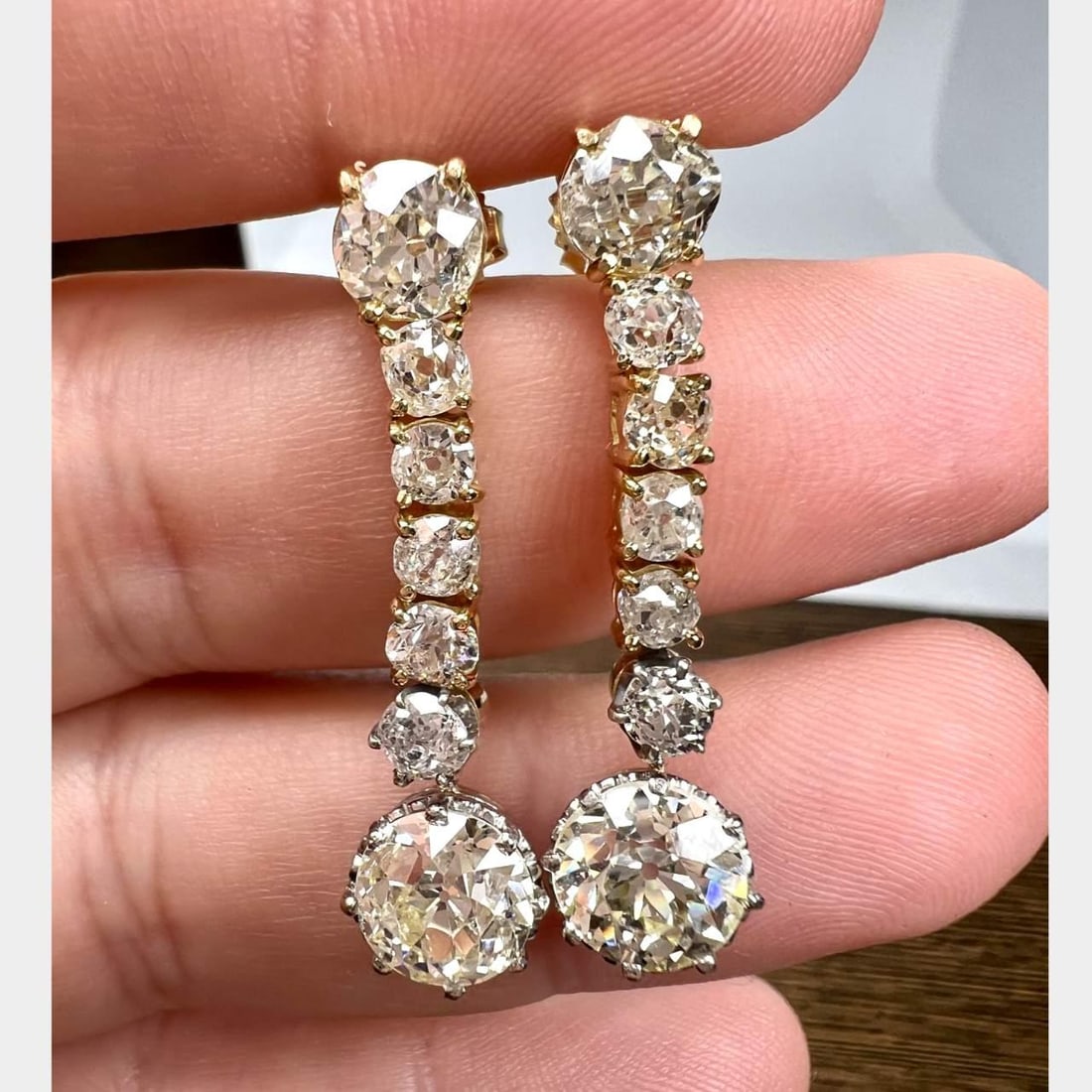 Antique Platinum 18K Diamond Earrings 7.70 Ct European-Cut: Antique Platinum 18K Diamond Earrings 7.70 Ct European-Cut Discover these exquisite Antique Platinum and 18K Diamond Earrings, featuring a remarkable total diamond weight of 7.70 carats. The earrings