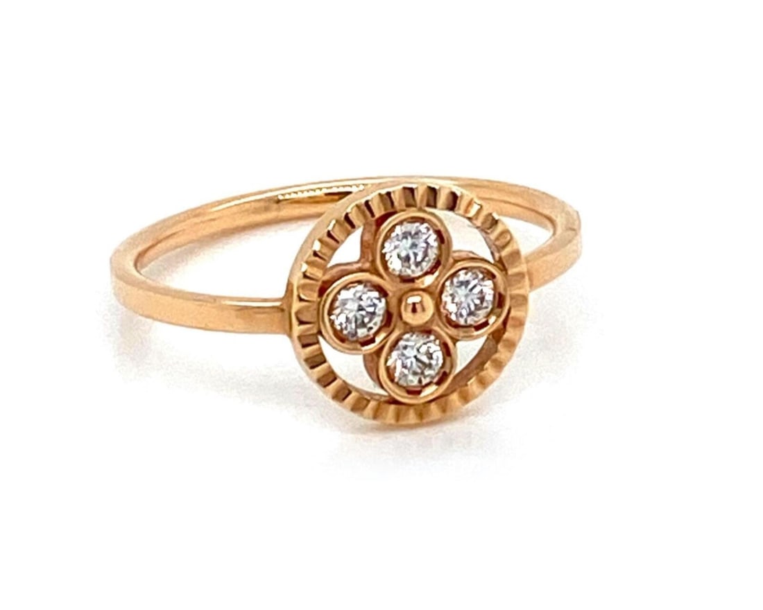 Louis Vuitton Blossom 18k Pink Gold Diamond Ring Size 6: Louis Vuitton Blossom 18k Pink Gold Diamond Ring Size 6 This Louis Vuitton Blossom ring is crafted from 18k pink gold and showcases a 0.19 carat diamond. Made in France, it features Louis Vuitton sign