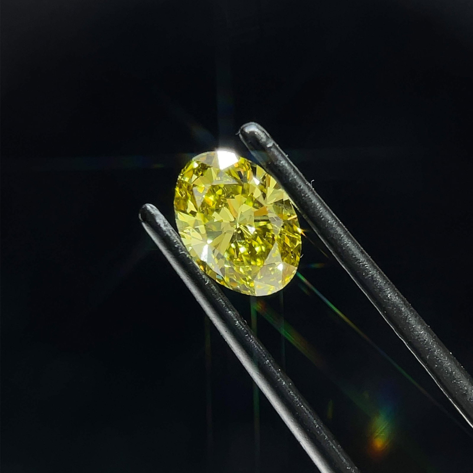 Loose Diamond - OVAL 0.94ct Fancy Vivid Green Yellow VS1: Loose Diamond - OVAL 0.94ct Fancy Vivid Green Yellow VS1 Source: This is a real non-mined Diamond that has been grown in a lab Shape: OVAL Carats: 0.94 Color: Fancy Vivid Green Yellow Certification: I