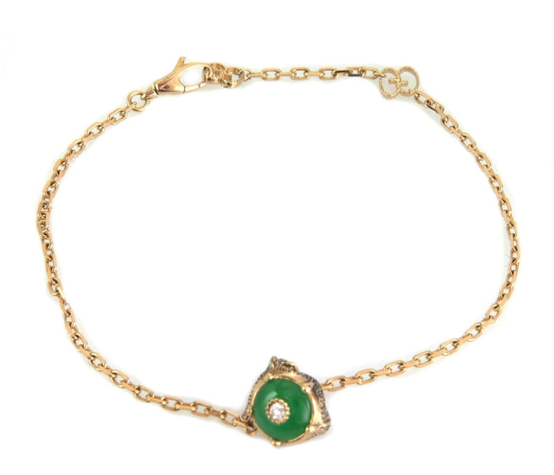 Le Marche des Merveilles 18k Gold Bracelet With Diamond Onyx Tiger Head by Gucci: Le Marche des Merveilles 18k Gold Bracelet With Diamond Onyx Tiger Head by Gucci This Gucci Le Marche des Merveilles bracelet features a striking tiger head charm, meticulously crafted from 18k yellow