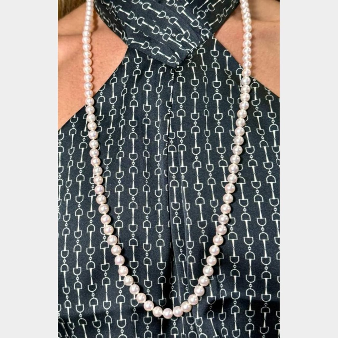 Elegant 14K Yellow Gold Cultured Pearl Necklace with Diamonds: Elegant 14K Yellow Gold Cultured Pearl Necklace with Diamonds This exquisite 14K yellow gold cultured pearl necklace features a stunning arrangement of cultured pearls, each measuring approximately 6.