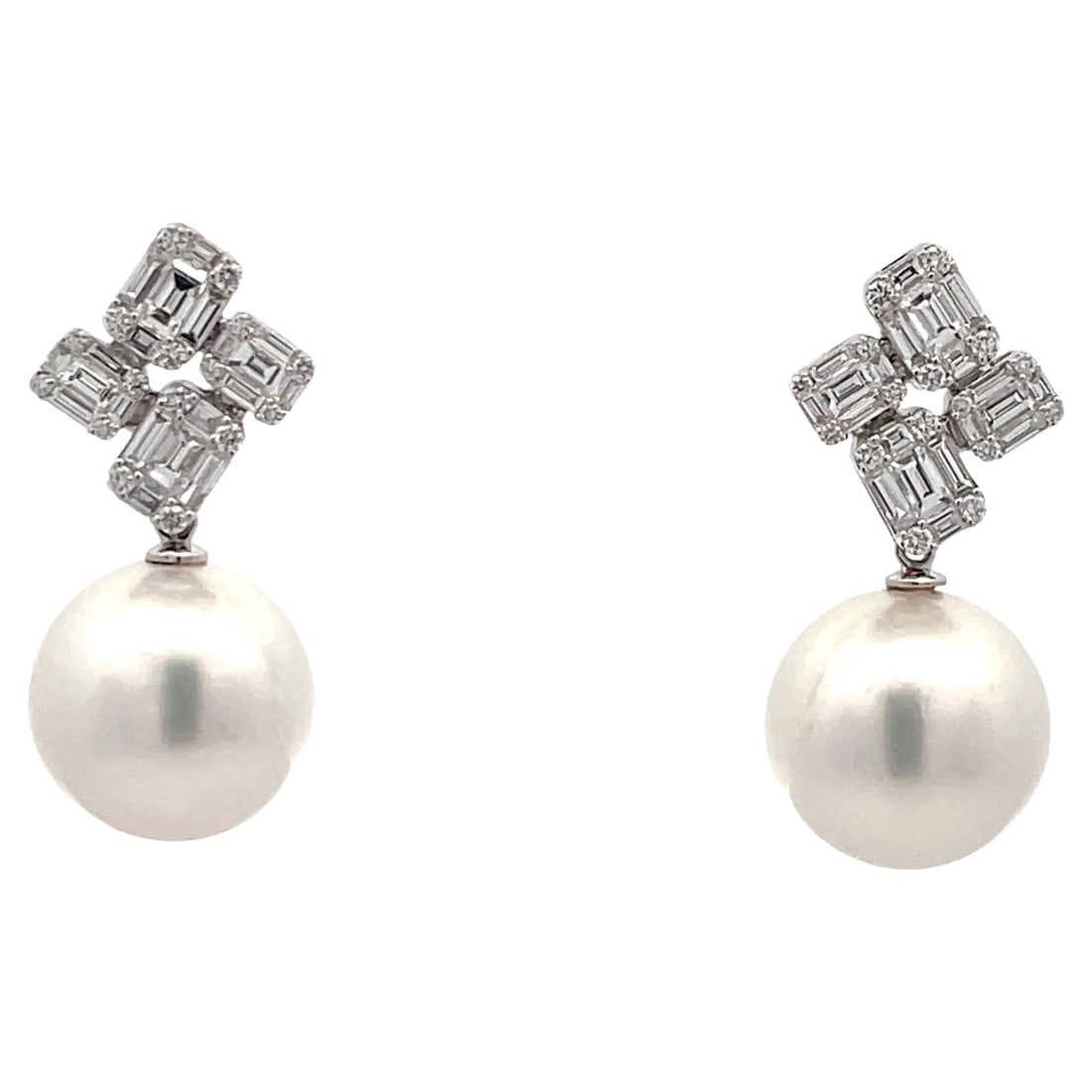 Harbor Diamonds 18K White Gold South Sea Pearl and Baguette Diamond Drop Earrings 1.52 Carats: Harbor Diamonds 18K White Gold South Sea Pearl and Baguette Diamond Drop Earrings 1.52 Carats Elegantly crafted contemporary drop earrings in 18k white gold, featuring a stunning combination of 40 bag