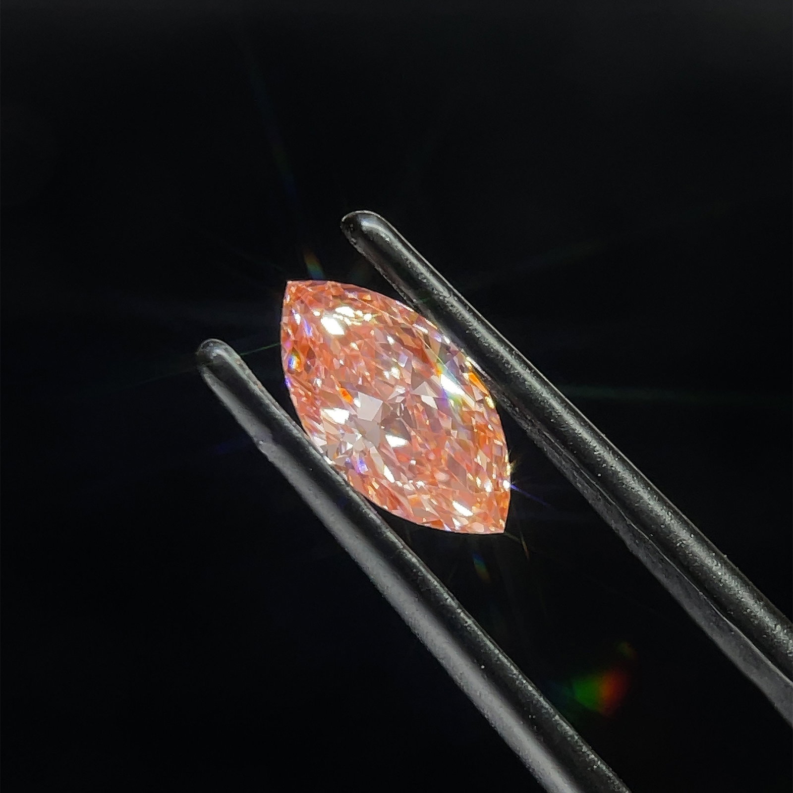 Loose Diamond - MARQUISE 1.01ct Fancy Vivid Pink VS1: Loose Diamond - MARQUISE 1.01ct Fancy Vivid Pink VS1 Source: This is a real non-mined Diamond that has been grown in a lab Shape: MARQUISE Carats: 1.01 Color: Fancy Vivid Pink Certification: IGI Video