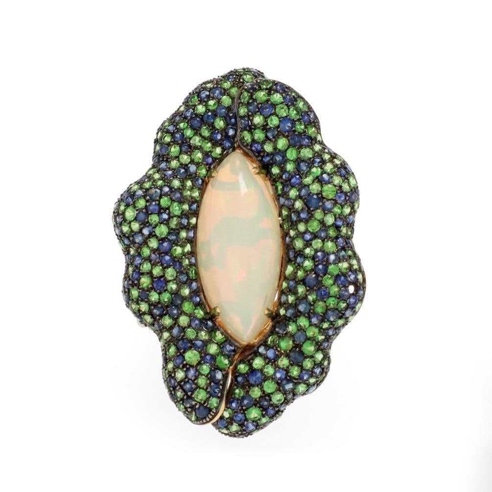 Stunning 16.69ct Floral Opal Sapphire Ring 18k Yellow Gold: Stunning 16.69ct Floral Opal Sapphire Ring 18k Yellow Gold This exquisite estate ring showcases a captivating design crafted from 18k yellow gold with a high polished finish. The ring features a dome-