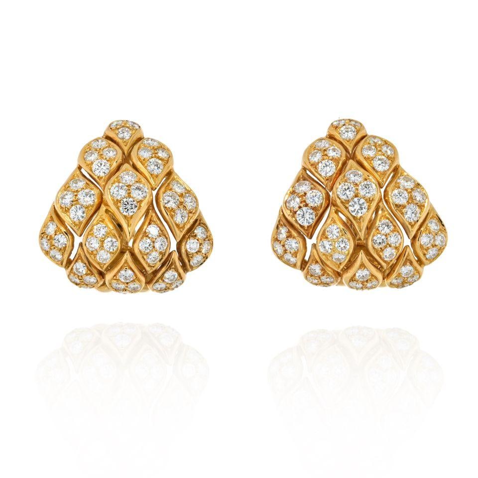Vintage 18K Yellow Gold Pyramid Clip Earrings with 8 Ct Pave Diamonds: Vintage 18K Yellow Gold Pyramid Clip Earrings with 8 Ct Pave Diamonds These exquisite vintage clip earrings are crafted from 18K yellow gold and feature a stunning geometric pyramid design, set with p