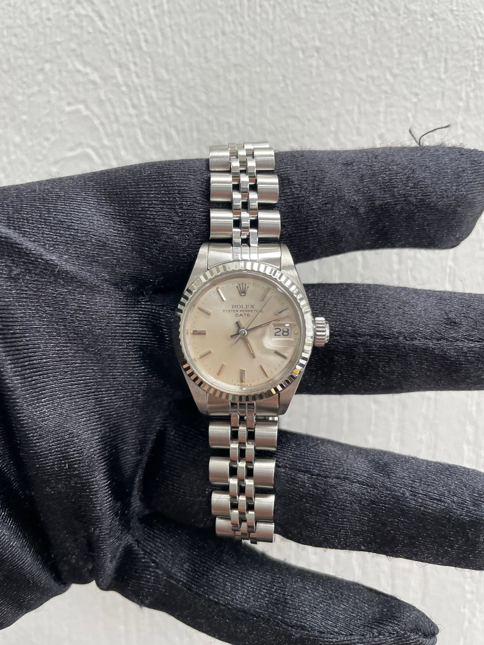 Ladies Datejust 6917 Watch with Silver Dial and Jubilee Bracelet (1 of 3)