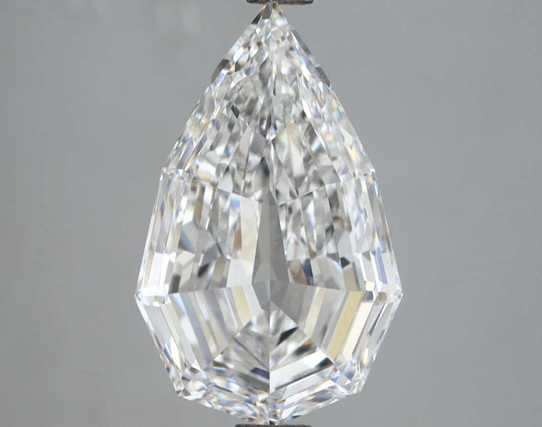 Loose Diamond - PEAR 4.51ct E VVS1: Loose Diamond - PEAR 4.51ct E VVS1 Source: This is a real non-mined Diamond that has been grown in a lab Shape: PEAR Carats: 4.51 Color: E Clarity: VVS1 Certification: IGI Video: