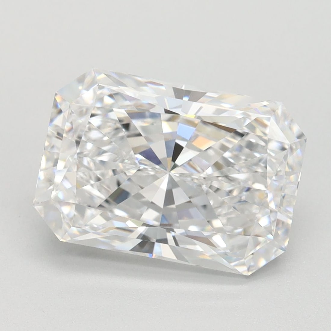 Loose Diamond - RADIANT 2.8ct D IF: Loose Diamond - RADIANT 2.8ct D IF Source: This is a real non-mined Diamond that has been grown in a lab Shape: RADIANT Carats: 2.8 Color: D Clarity: IF Certification: GCAL Video: