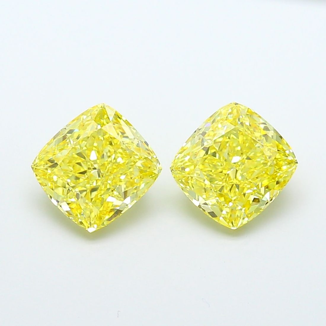 Loose Diamond - CUSHION MODIFIED 3.01ct Fancy Intense Yellow VS1 (1 of 1)