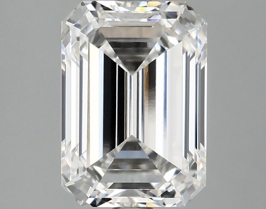 Loose Diamond - EMERALD 3.1ct E VS1: Loose Diamond - EMERALD 3.1ct E VS1 Source: This is a real non-mined Diamond that has been grown in a lab Shape: EMERALD Carats: 3.1 Color: E Clarity: VS1 Certification: IGI Video: Video Link The