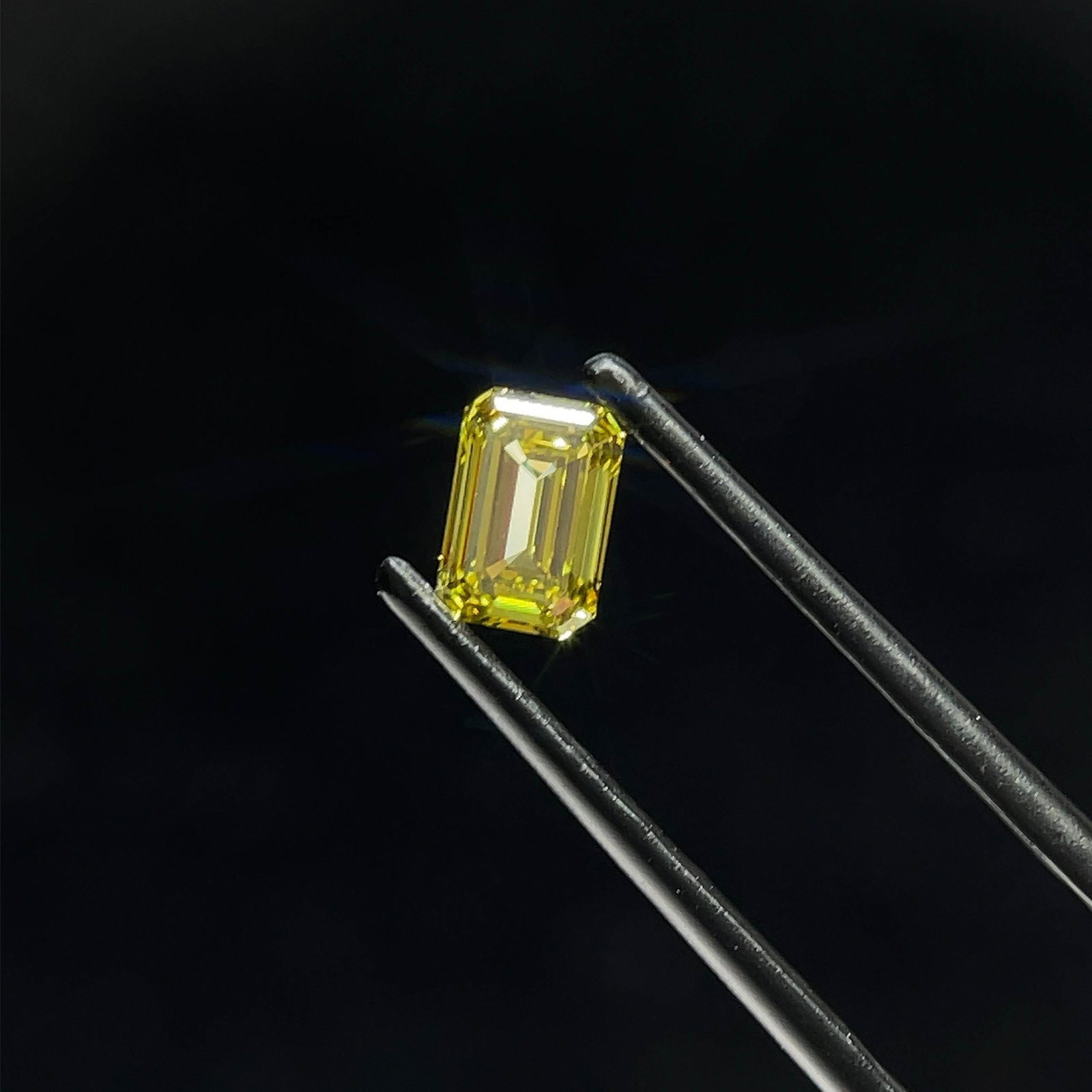 Loose Diamond - EMERALD 0.7ct Fancy Gray Yellow VS1: Loose Diamond - EMERALD 0.7ct Fancy Gray Yellow VS1 Source: This is a real non-mined Diamond that has been grown in a lab Shape: EMERALD Carats: 0.7 Color: Fancy Gray Yellow Certification: IGI Video: