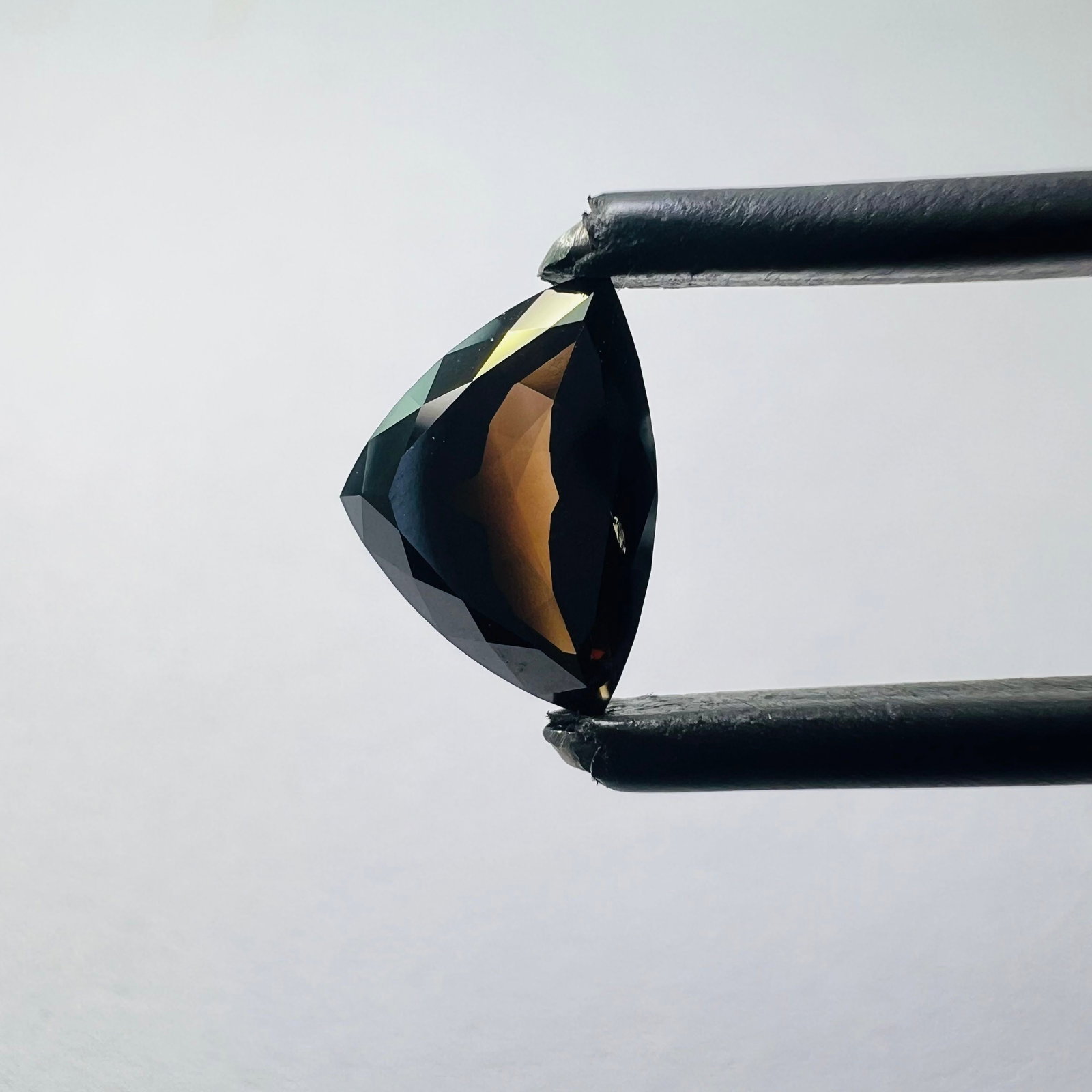 Loose Diamond - TRILLIANT 0.86ct Black I1: Loose Diamond - TRILLIANT 0.86ct Black I1 Source: This is a real non-mined Diamond that has been grown in a lab Shape: TRILLIANT Carats: 0.86 Color: Black Certification: NONE The Diamond Depot Guarant