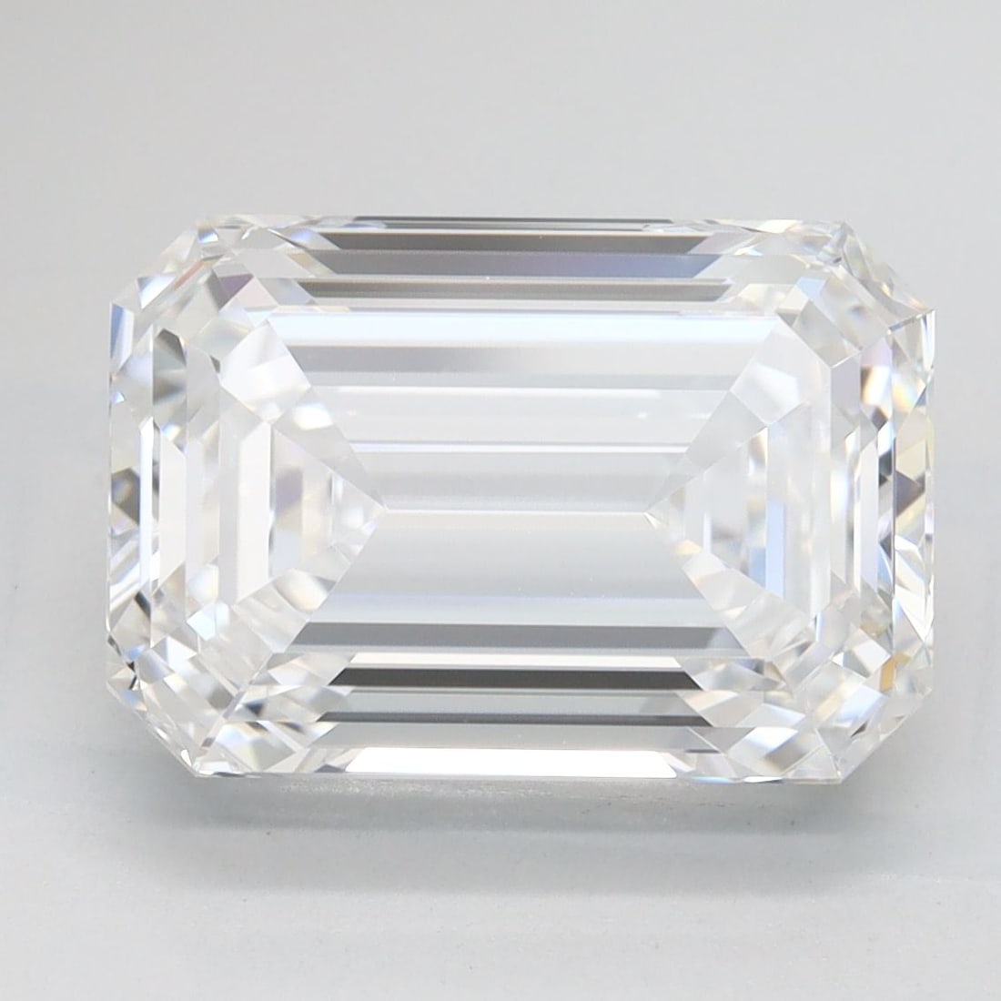 Loose Diamond - EMERALD 4.28ct D IF: Loose Diamond - EMERALD 4.28ct D IF Source: This is a real non-mined Diamond that has been grown in a lab Shape: EMERALD Carats: 4.28 Color: D Clarity: IF Certification: GIA Video: