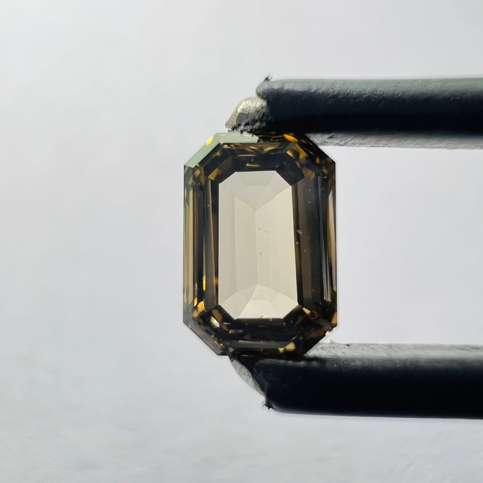 Loose Diamond - EMERALD 0.46ct Brown VS1: Loose Diamond - EMERALD 0.46ct Brown VS1 Source: This is a real non-mined Diamond that has been grown in a lab Shape: EMERALD Carats: 0.46 Color: Brown Certification: NONE Video: