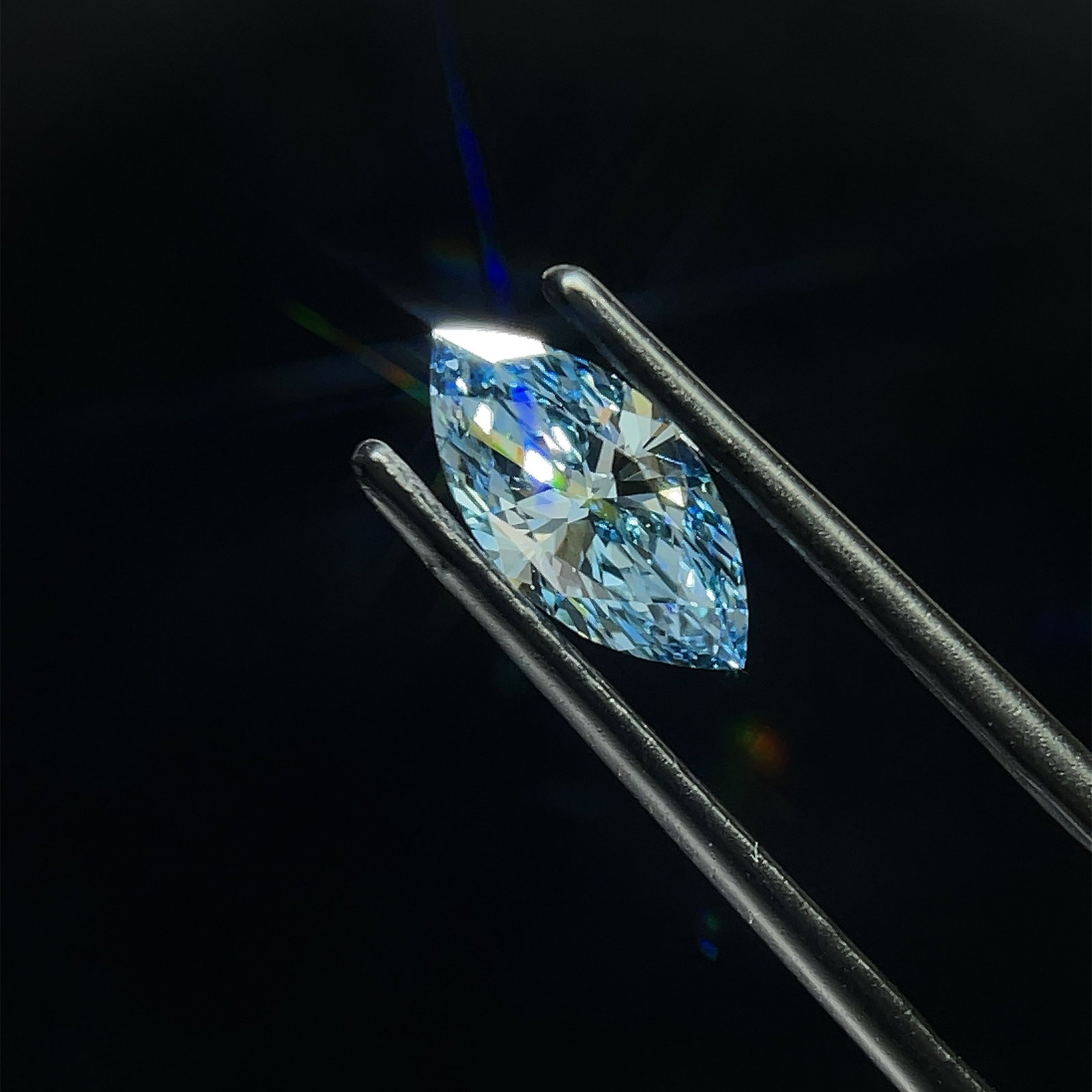 Loose Diamond - MARQUISE 1.01ct Blue VS1: Loose Diamond - MARQUISE 1.01ct Blue VS1 Source: This is a real non-mined Diamond that has been grown in a lab Shape: MARQUISE Carats: 1.01 Color: Blue Certification: NONE The Diamond Depot Guarantee: