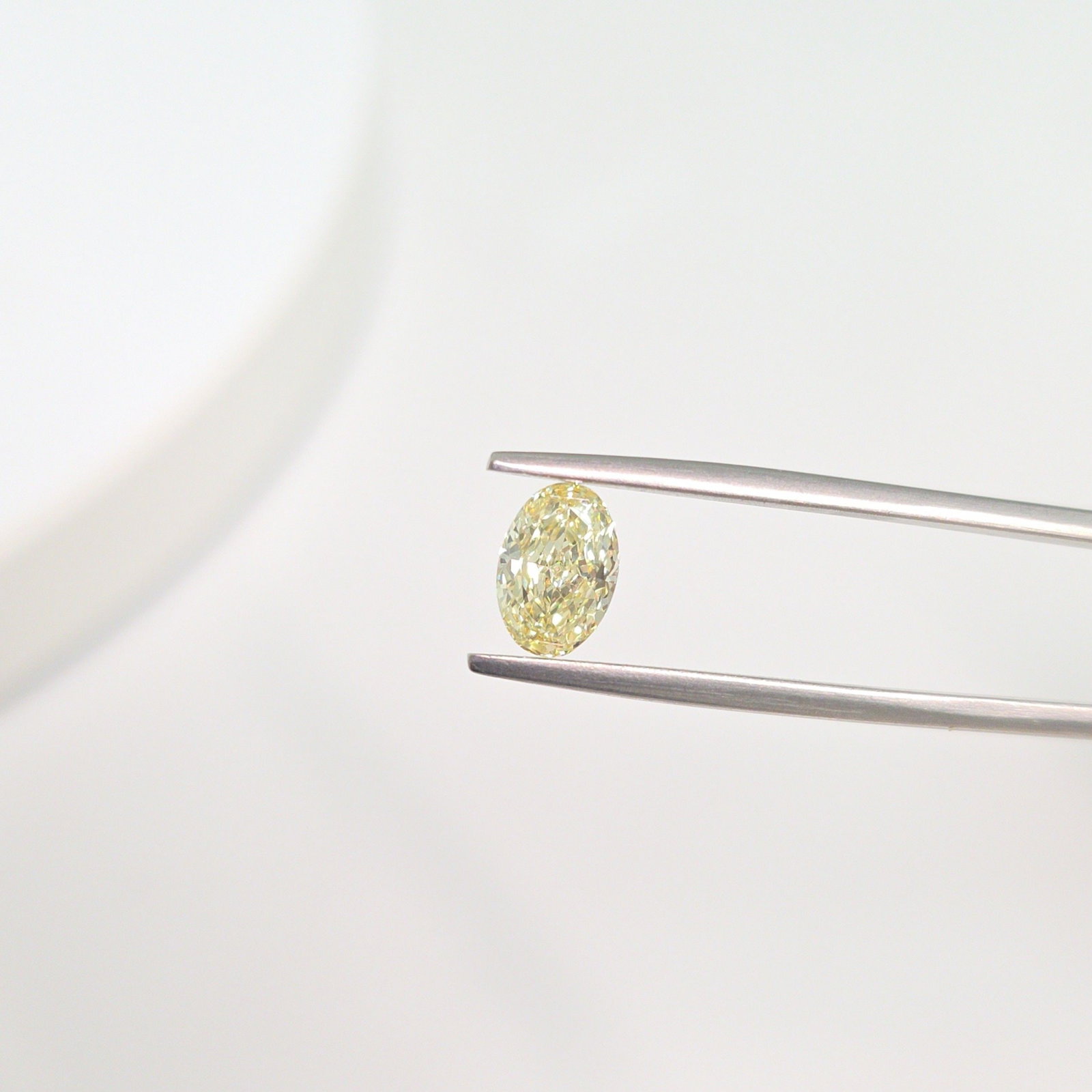 Loose Diamond - OVAL 1.02ct Fancy Light Yellow VS1: Loose Diamond - OVAL 1.02ct Fancy Light Yellow VS1 Source: This is a real non-mined Diamond that has been grown in a lab Shape: OVAL Carats: 1.02 Color: Fancy Light Yellow Certification: IGI Video: