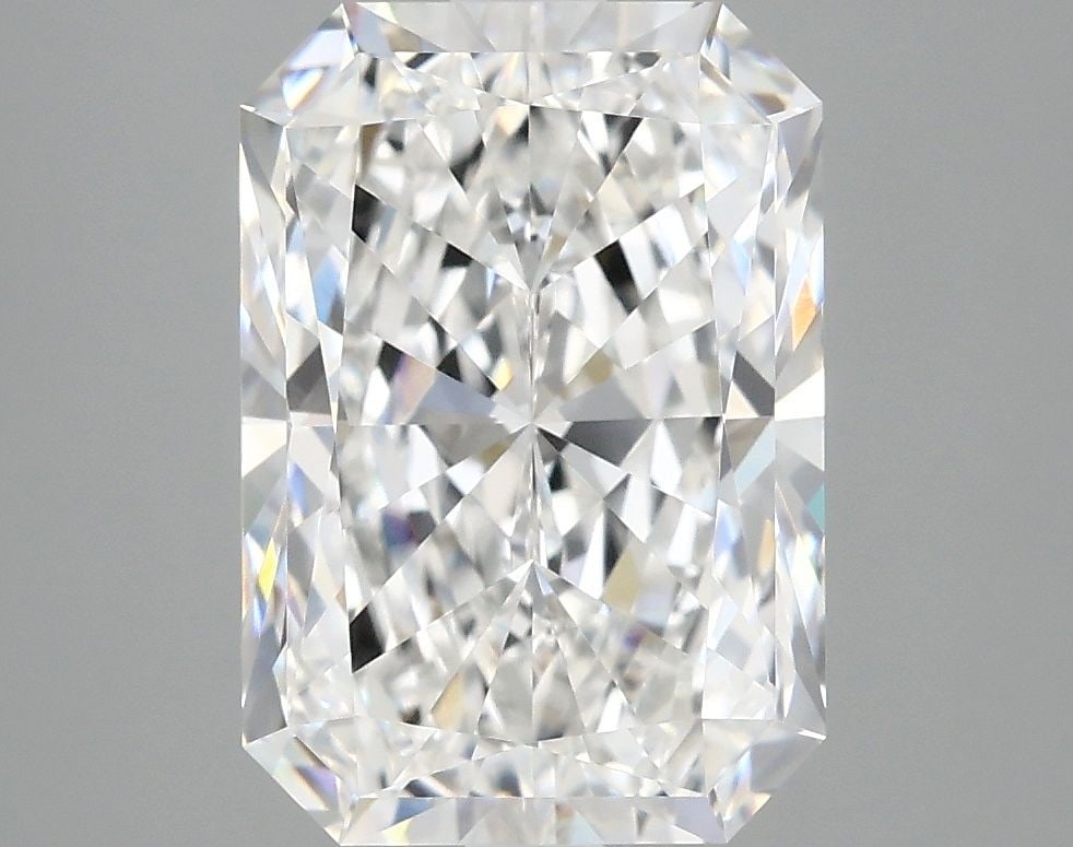 Loose Diamond - RADIANT 3.92ct E VVS2: Loose Diamond - RADIANT 3.92ct E VVS2 Source: This is a real non-mined Diamond that has been grown in a lab Shape: RADIANT Carats: 3.92 Color: E Clarity: VVS2 Certification: IGI Video: Video Link 