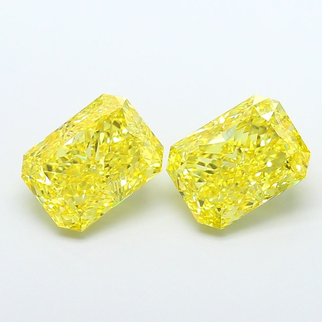 Loose Diamond - RADIANT 5.05ct Fancy Vivid Yellow VS1: Loose Diamond - RADIANT 5.05ct Fancy Vivid Yellow VS1 Source: This is a real non-mined Diamond that has been grown in a lab Shape: RADIANT Carats: 5.05 Color: Fancy Vivid Yellow Certification: IGI The