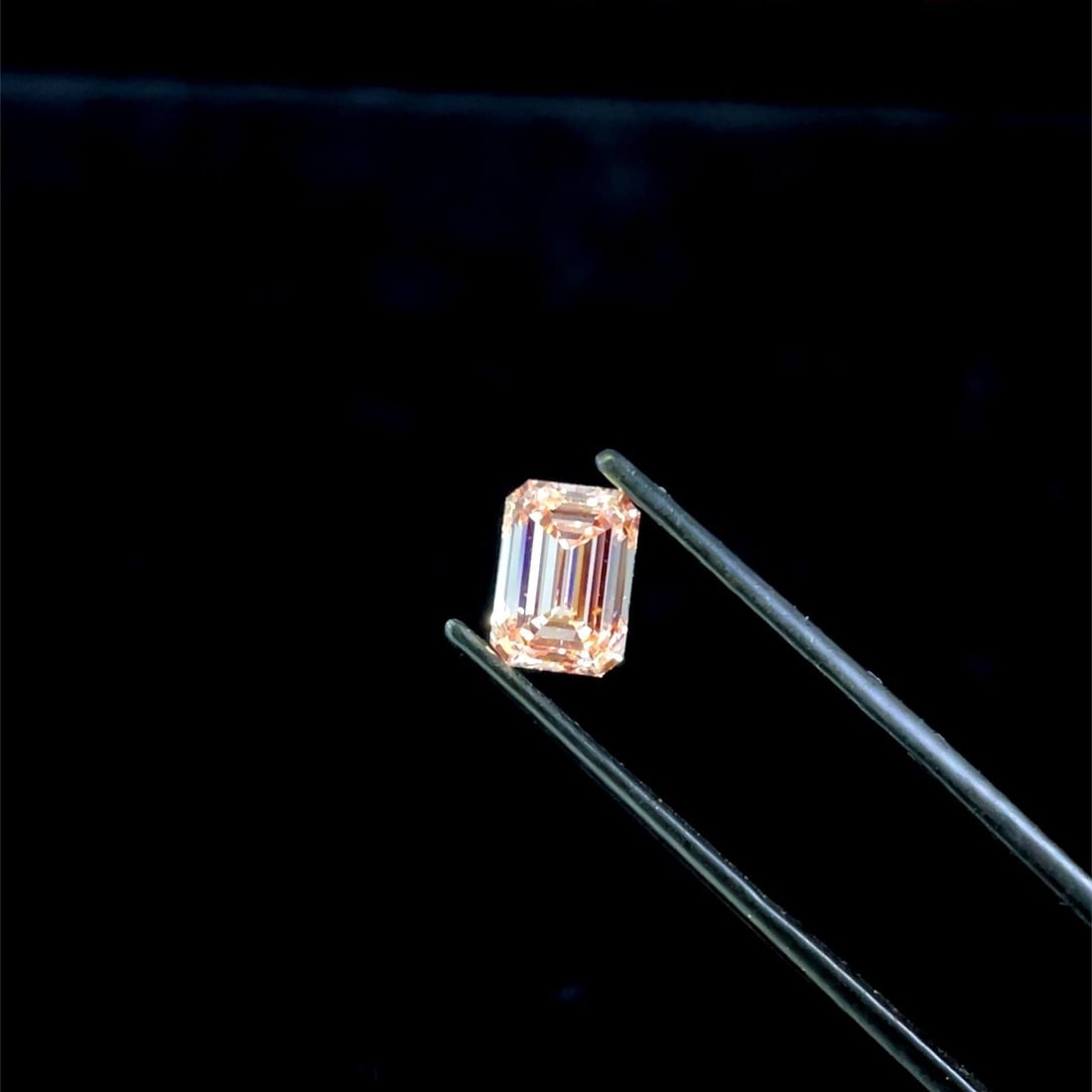 Loose Diamond - EMERALD 2.03ct Fancy Intense Pink VVS1: Loose Diamond - EMERALD 2.03ct Fancy Intense Pink VVS1 Source: This is a real non-mined Diamond that has been grown in a lab Shape: EMERALD Carats: 2.03 Color: Fancy Intense Pink Certification: IGI Th