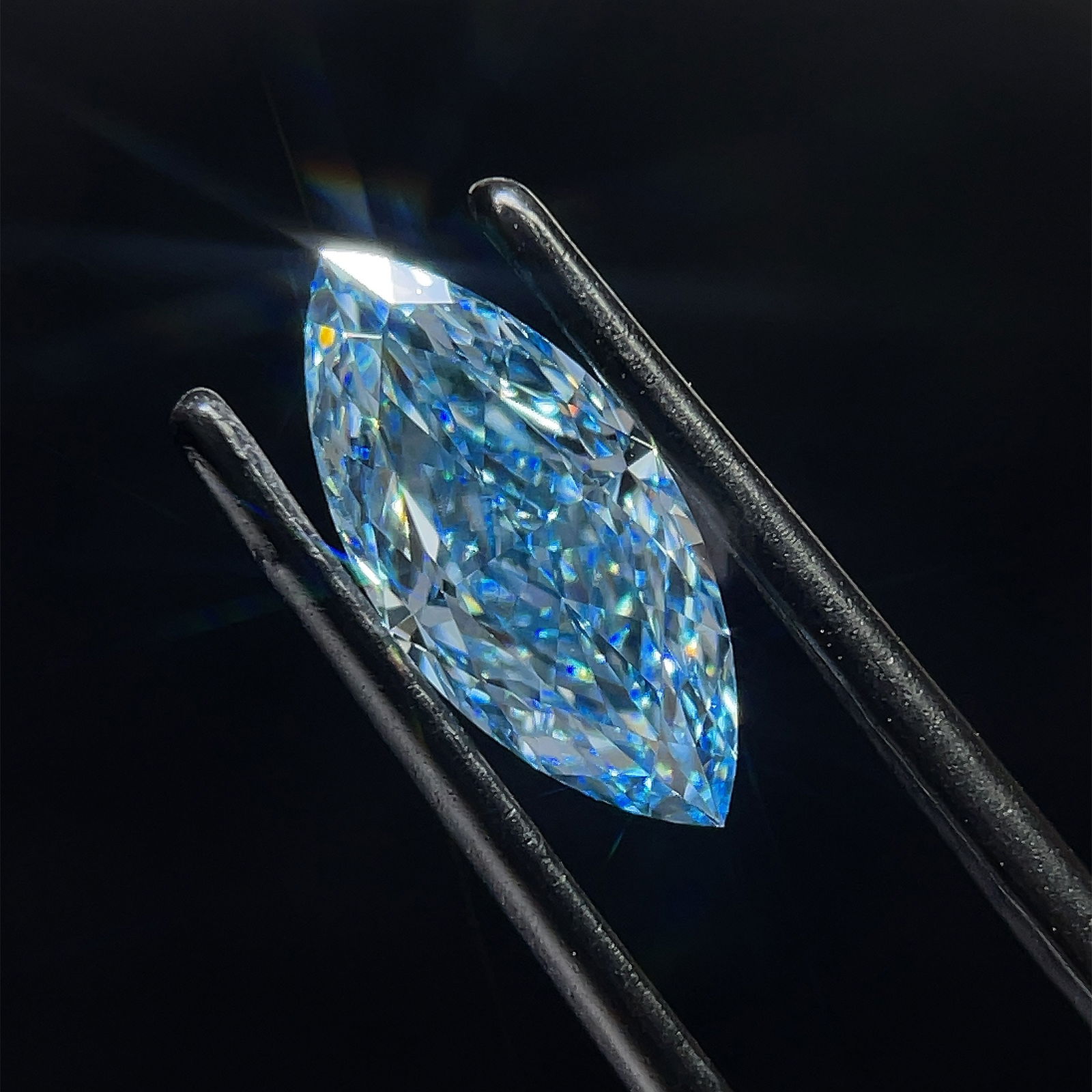 Loose Diamond - MARQUISE 1.59ct Fancy Vivid Blue VVS2: Loose Diamond - MARQUISE 1.59ct Fancy Vivid Blue VVS2 Source: This is a real non-mined Diamond that has been grown in a lab Shape: MARQUISE Carats: 1.59 Color: Fancy Vivid Blue Certification: IGI The