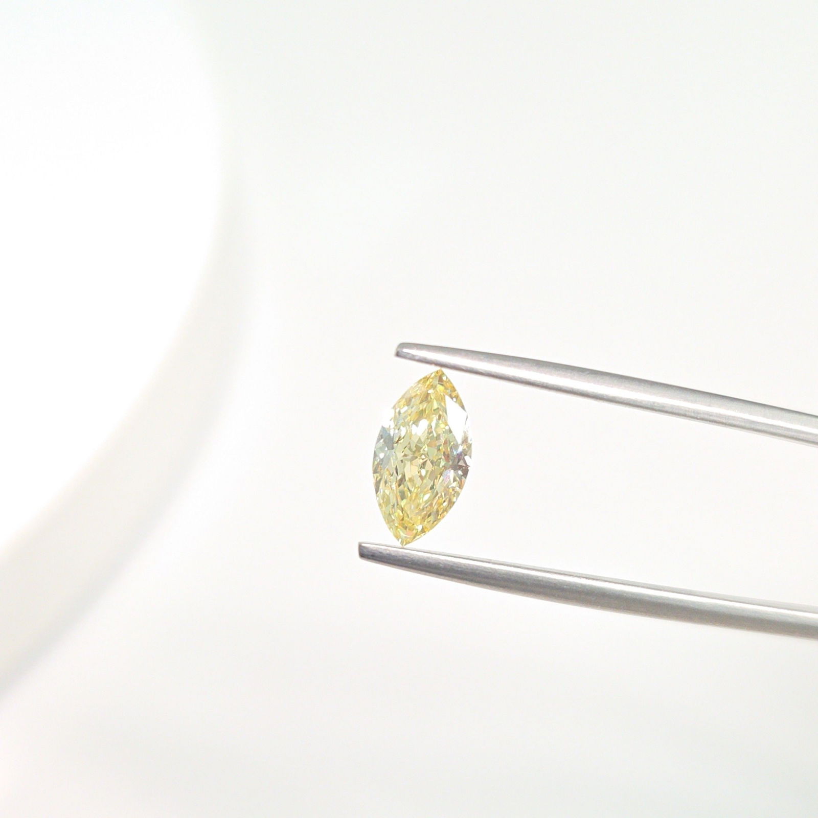 Loose Diamond - MARQUISE 1.1ct Fancy Yellow VS1: Loose Diamond - MARQUISE 1.1ct Fancy Yellow VS1 Source: This is a real non-mined Diamond that has been grown in a lab Shape: MARQUISE Carats: 1.1 Color: Fancy Yellow Certification: IGI Video: