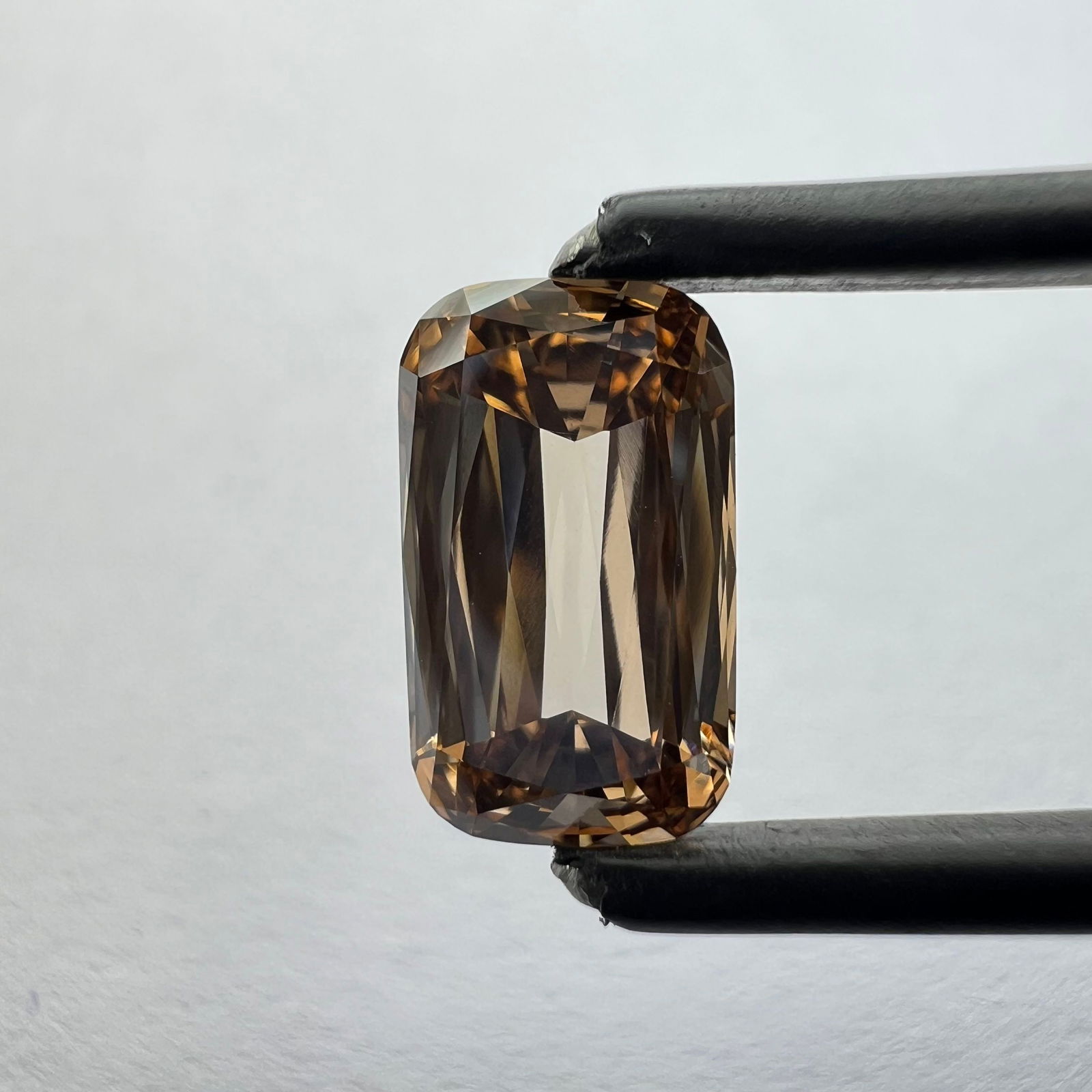 Loose Diamond - CUSHION BRILLIANT 0.17ct Brown VS1: Loose Diamond - CUSHION BRILLIANT 0.17ct Brown VS1 Source: This is a real non-mined Diamond that has been grown in a lab Shape: CUSHION BRILLIANT Carats: 0.17 Color: Brown Certification: NONE The Diam